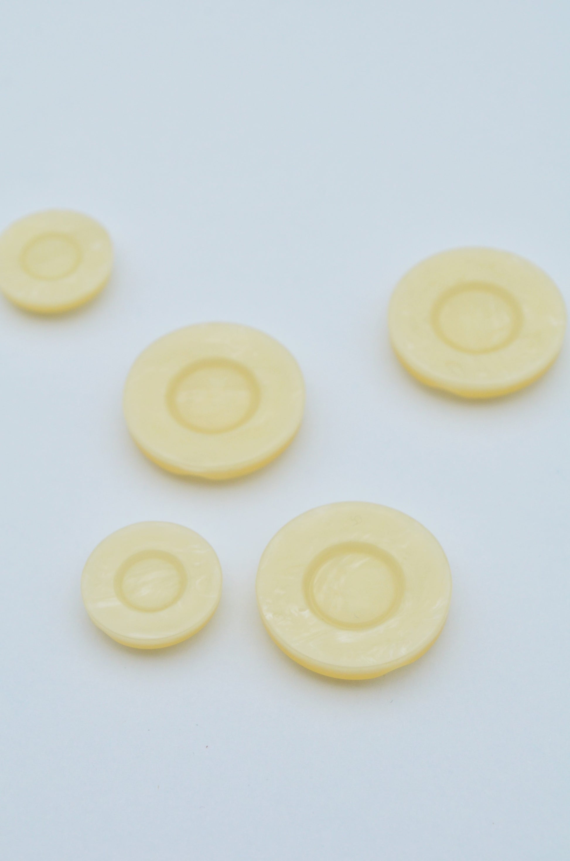 Nasturi De Plastic, Crem