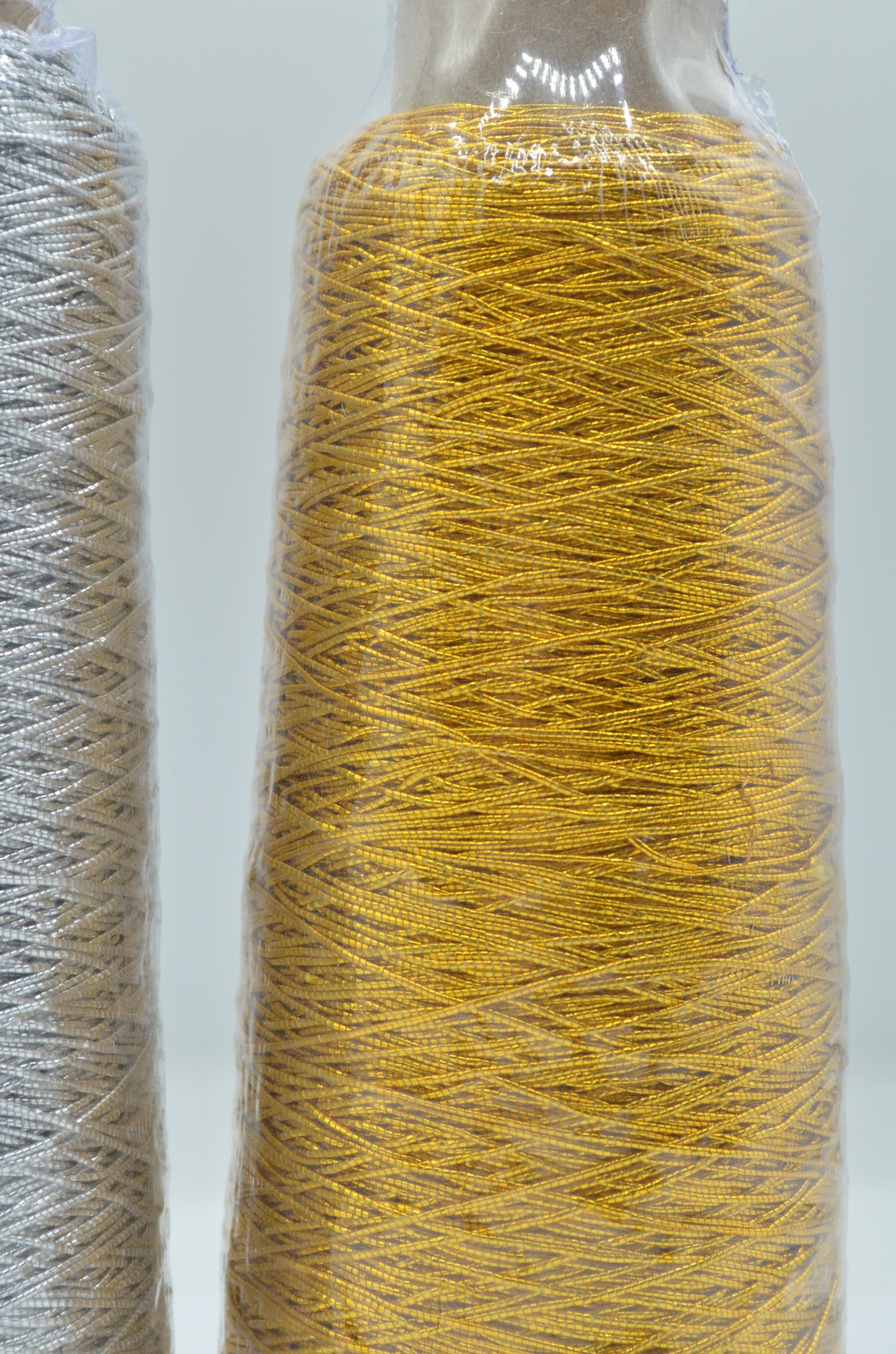 Con Ata Elastica Auriu/Argintiu,  Greutate con 200gr/ cca 260m)