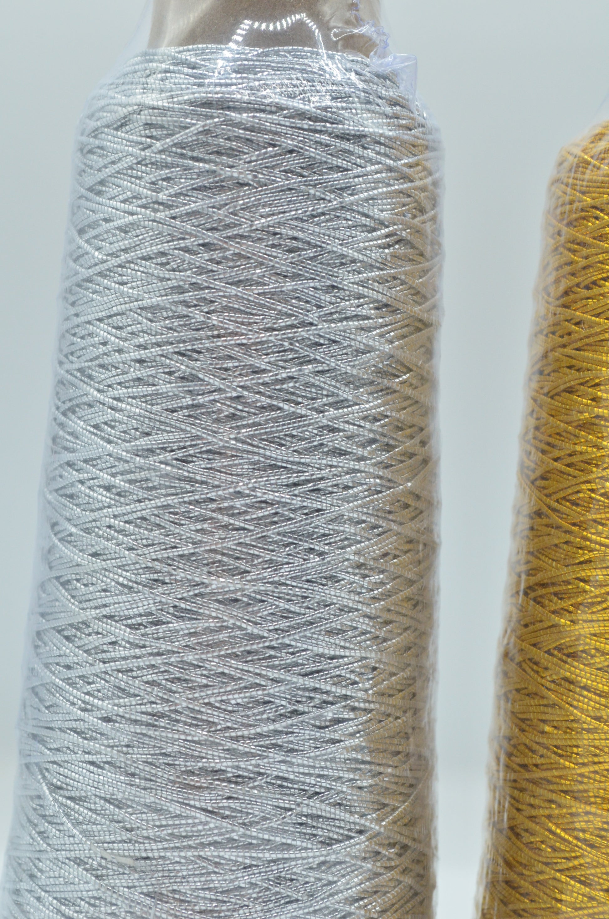 Con Ata Elastica Auriu/Argintiu,  Greutate con 200gr/ cca 260m)