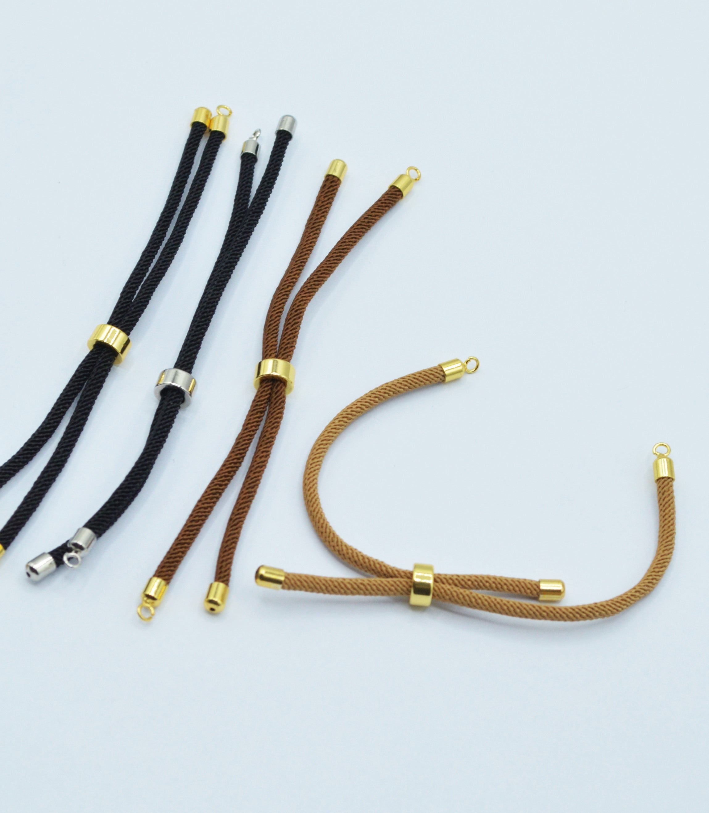 Sistem Inchidere Reglabila Bratara Cu Snur