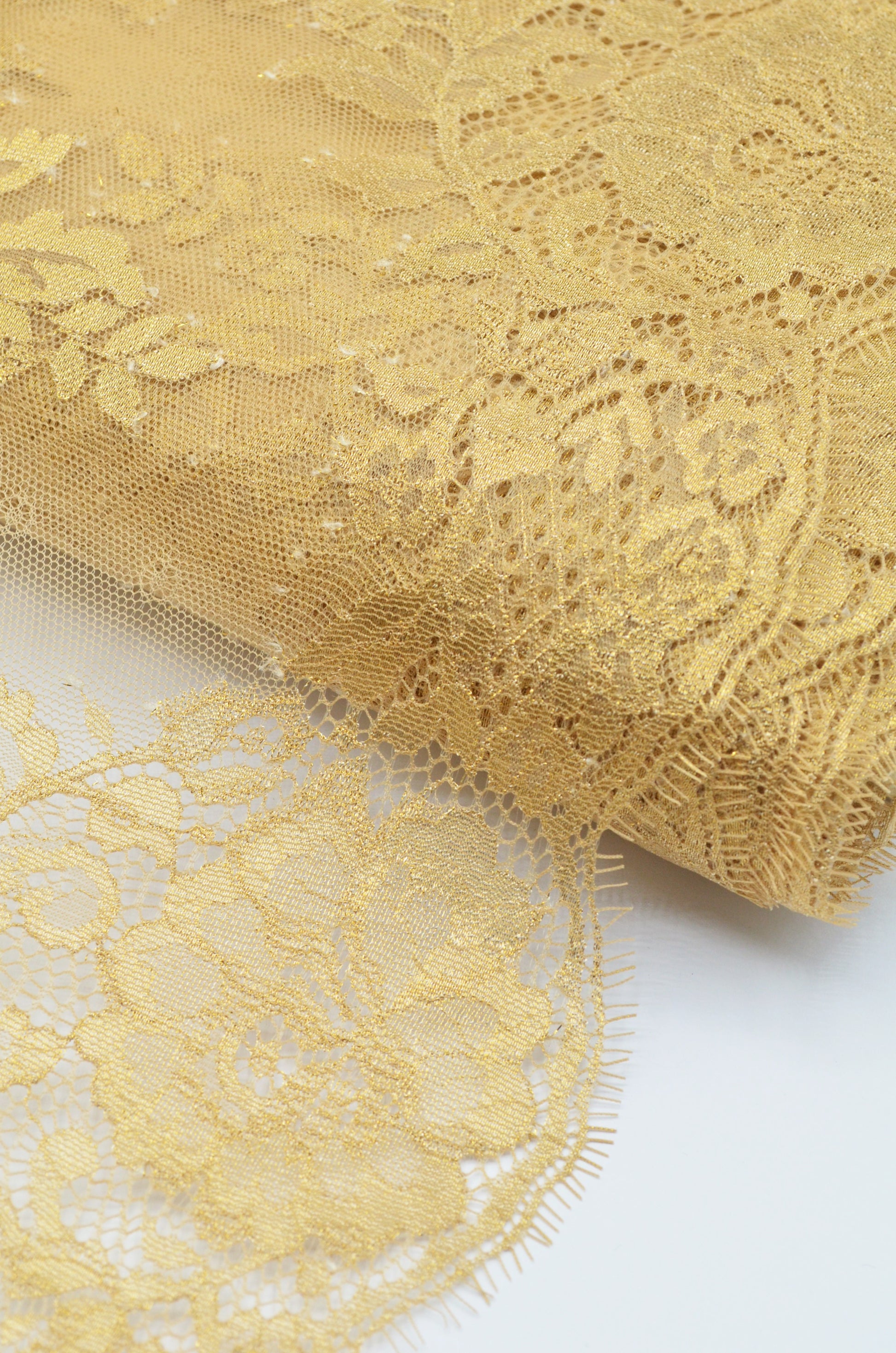 Dantela Chantilly 300 x 26cm, Auriu