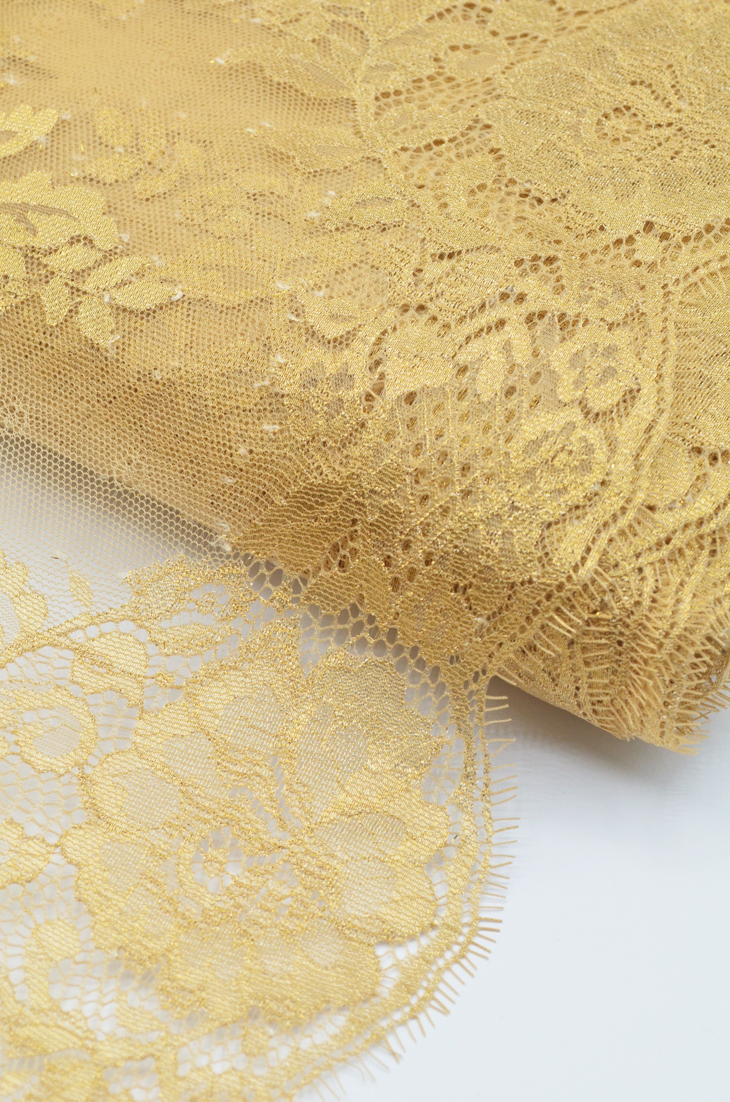 Dantela Chantilly 300 x 26cm, Auriu