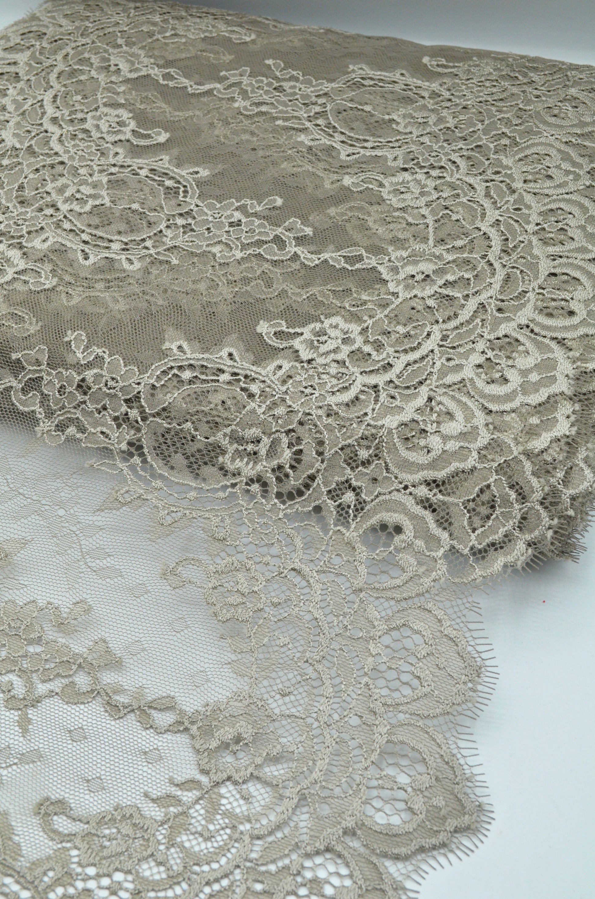 Dantela Chantilly 300 x 25cm, Grej