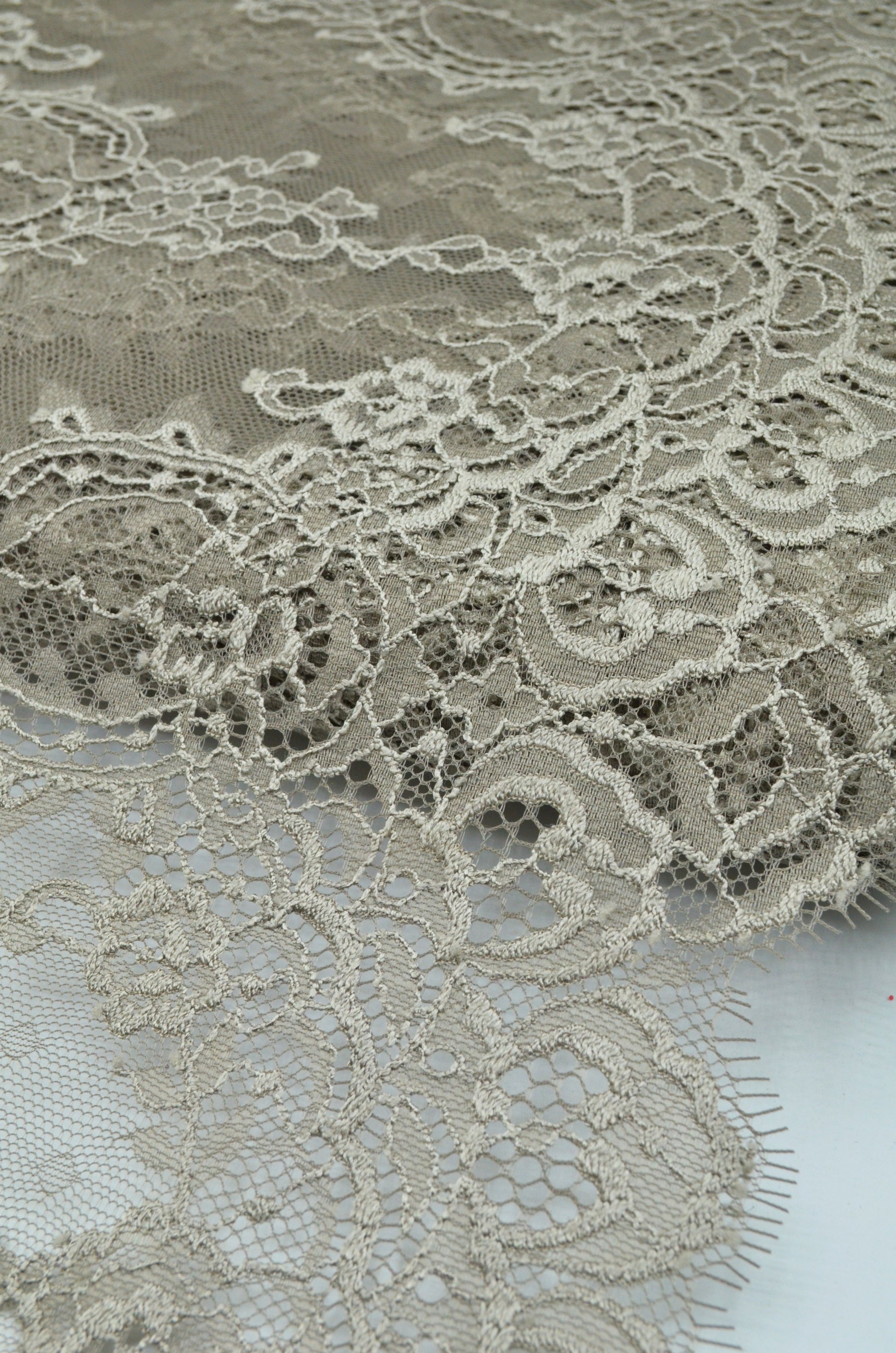 Dantela Chantilly 300 x 25cm, Grej