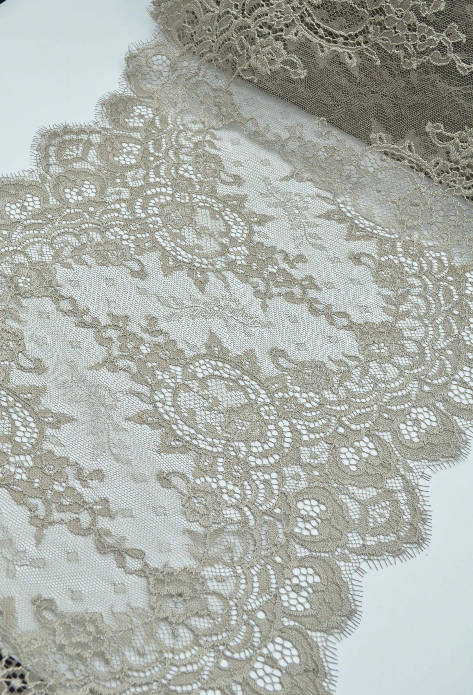 Dantela Chantilly 300 x 25cm, Grej