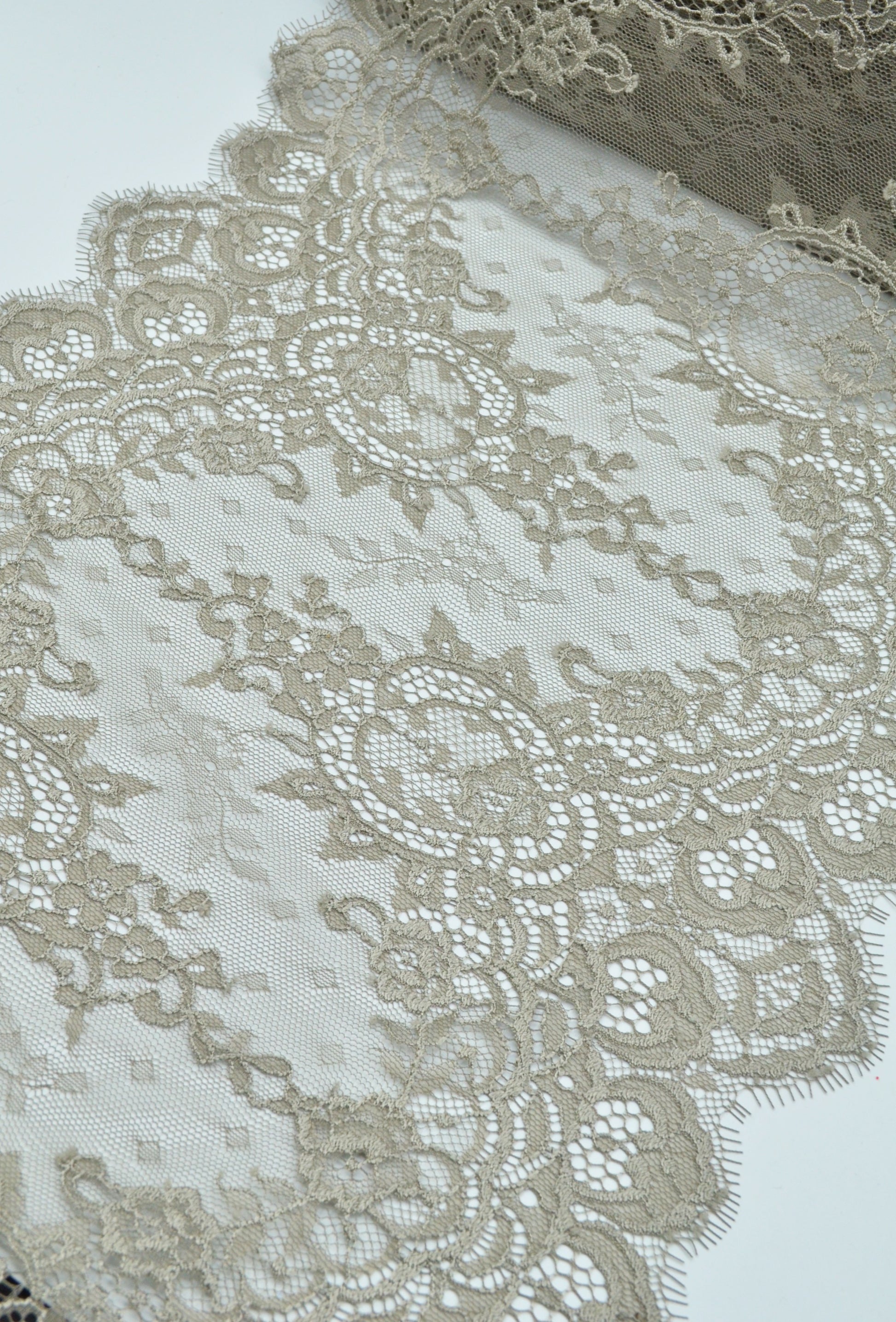 Dantela Chantilly 300 x 25cm, Grej