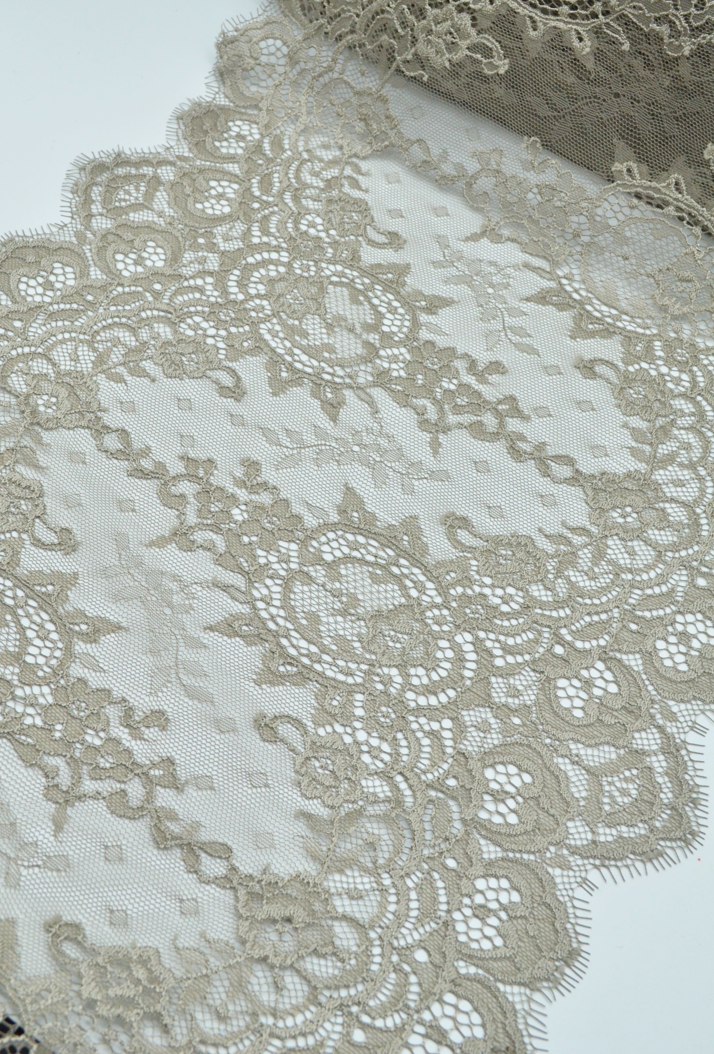 Dantela Chantilly 300 x 25cm, Grej