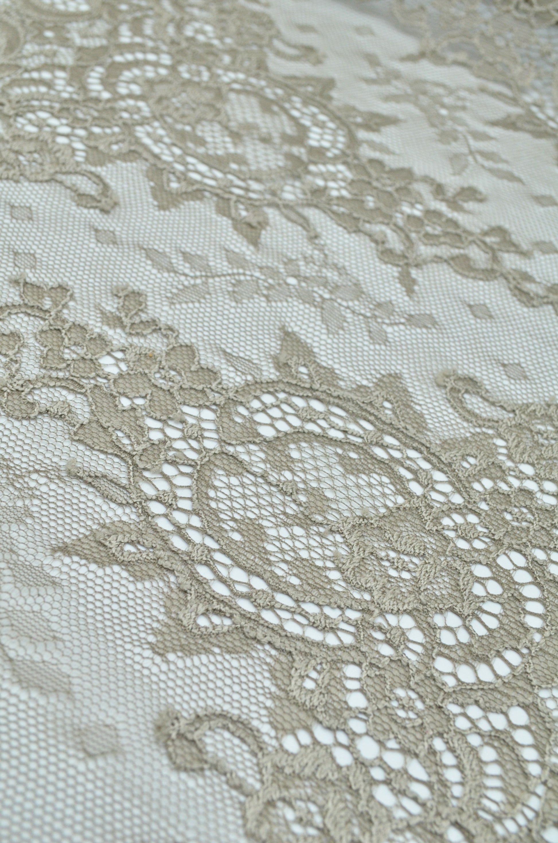 Dantela Chantilly 300 x 25cm, Grej
