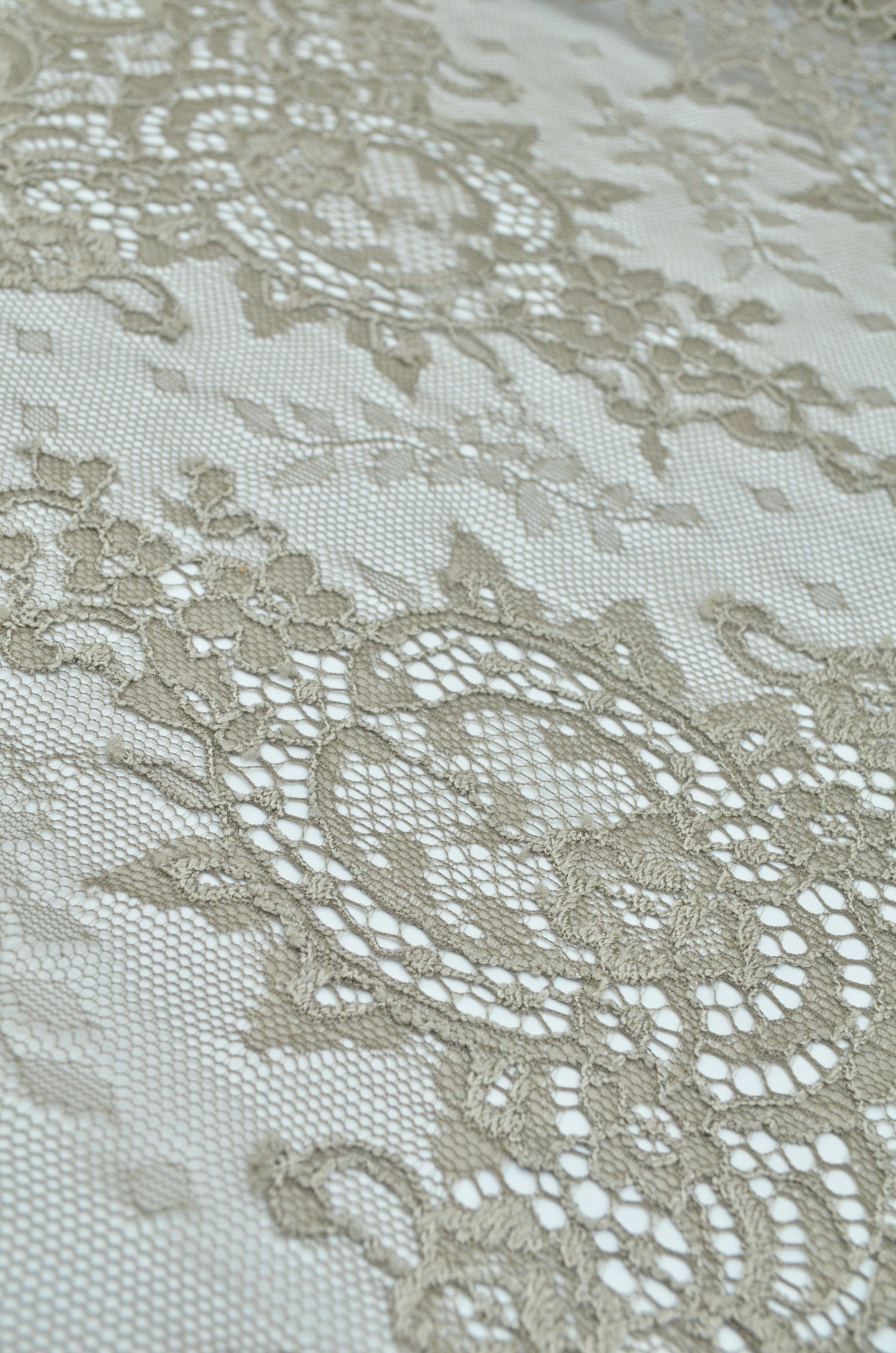 Dantela Chantilly 300 x 25cm, Grej