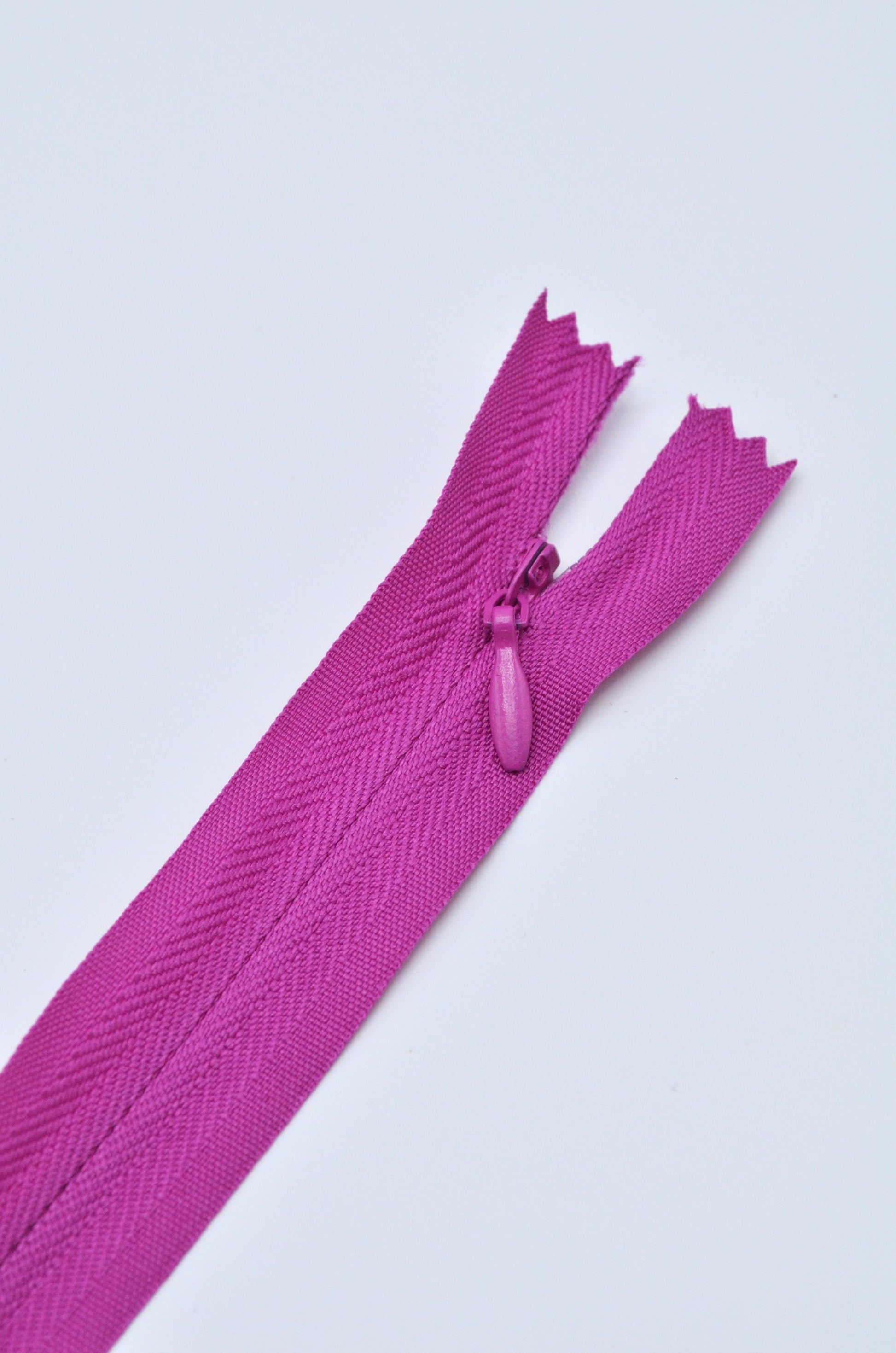Fermoar Pe Panza Ascuns 60cm, Magenta