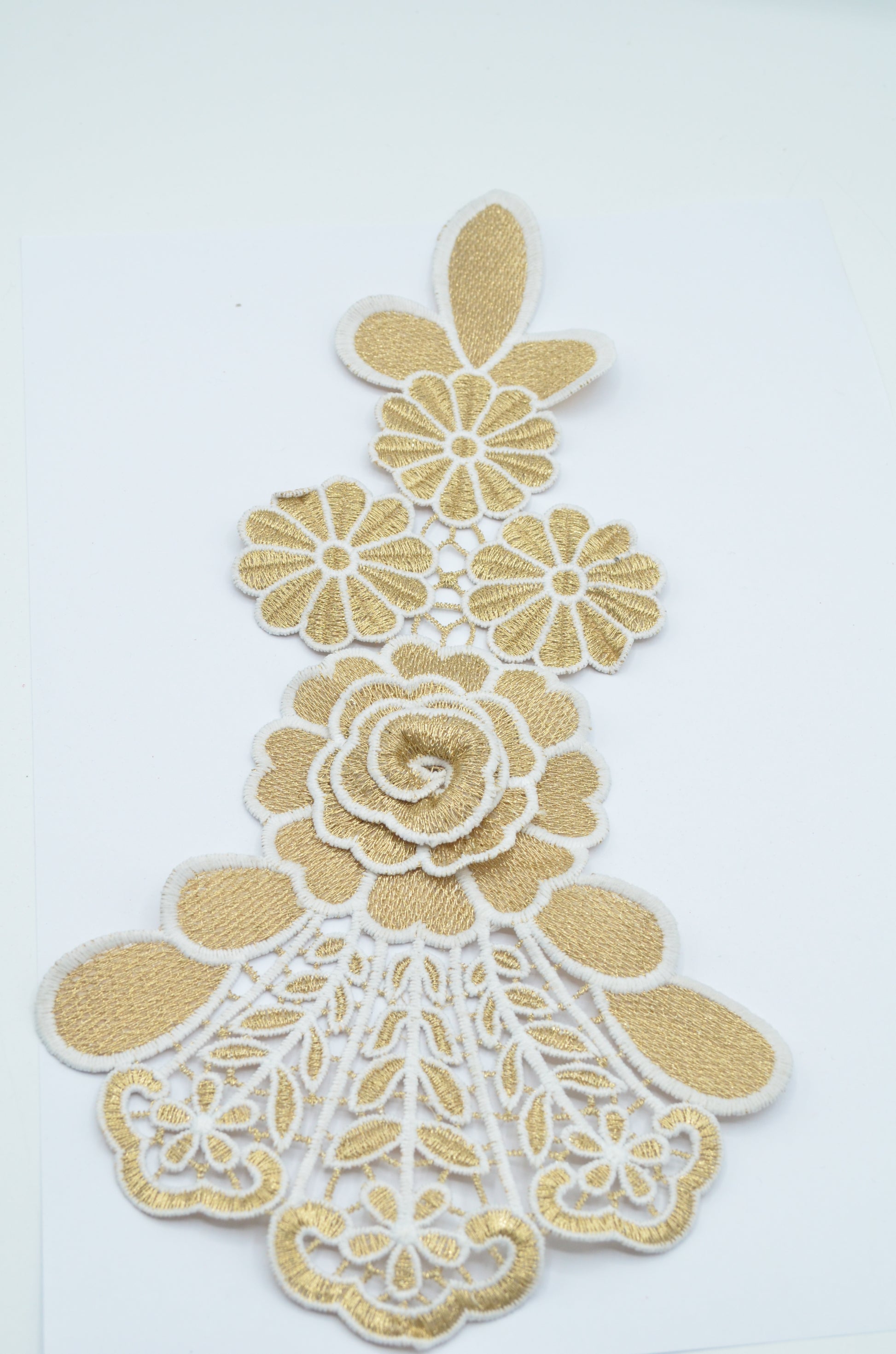 Aplicatie Brodata Ivoire Cu Auriu 15x30cm