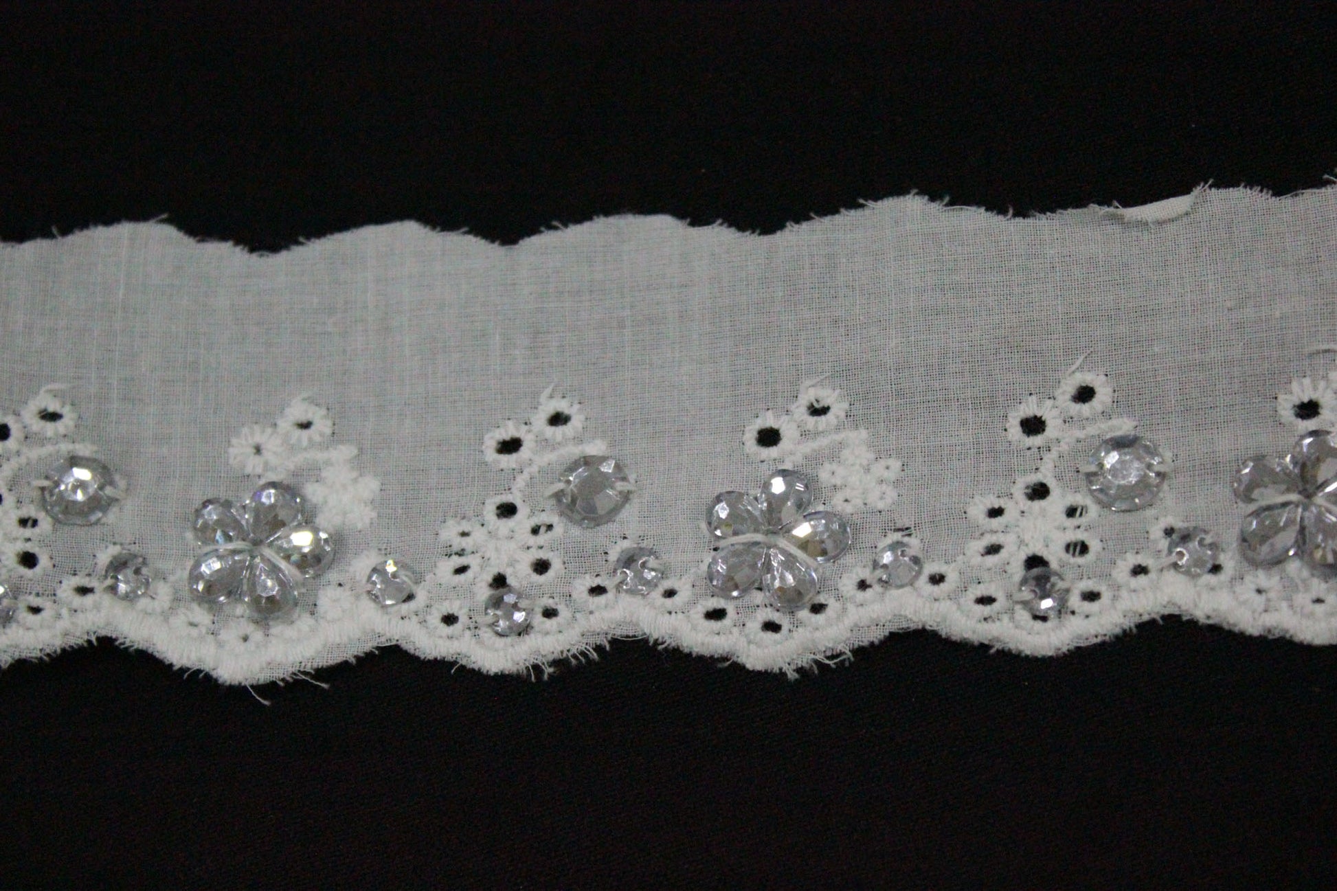 Dantela De Bumbac Cu Pietre, Alb, 45mm