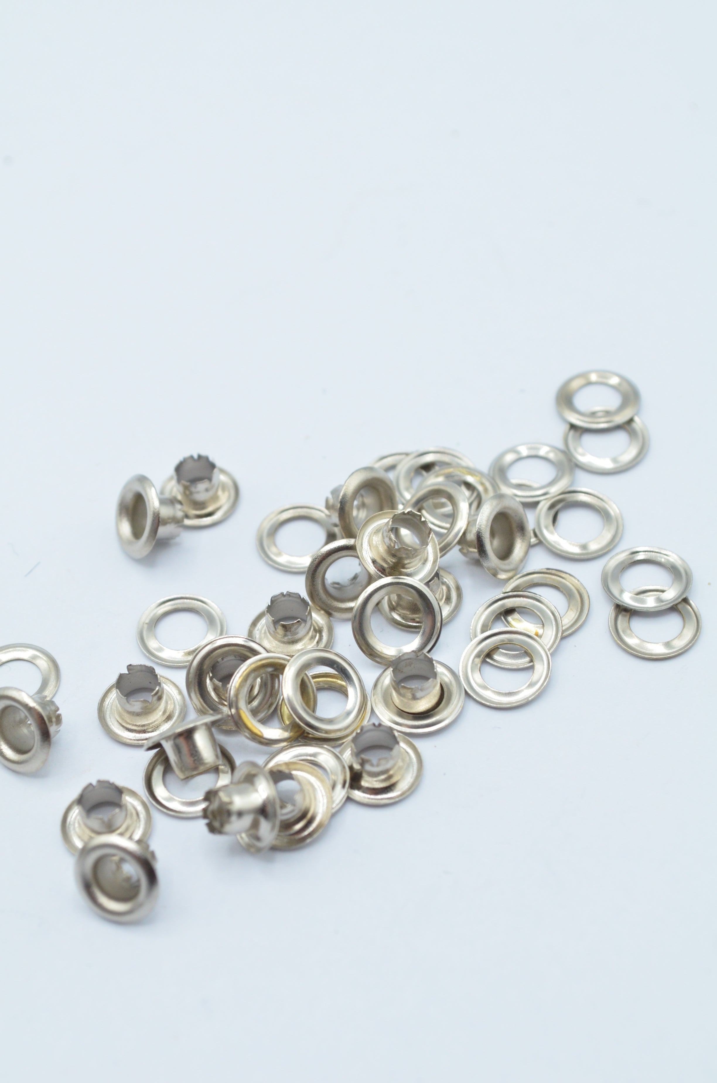 Ocheți metalici Ø4 mm interior/ Ø8 mm exterior, Argintii, (10 Buc/Pachet)