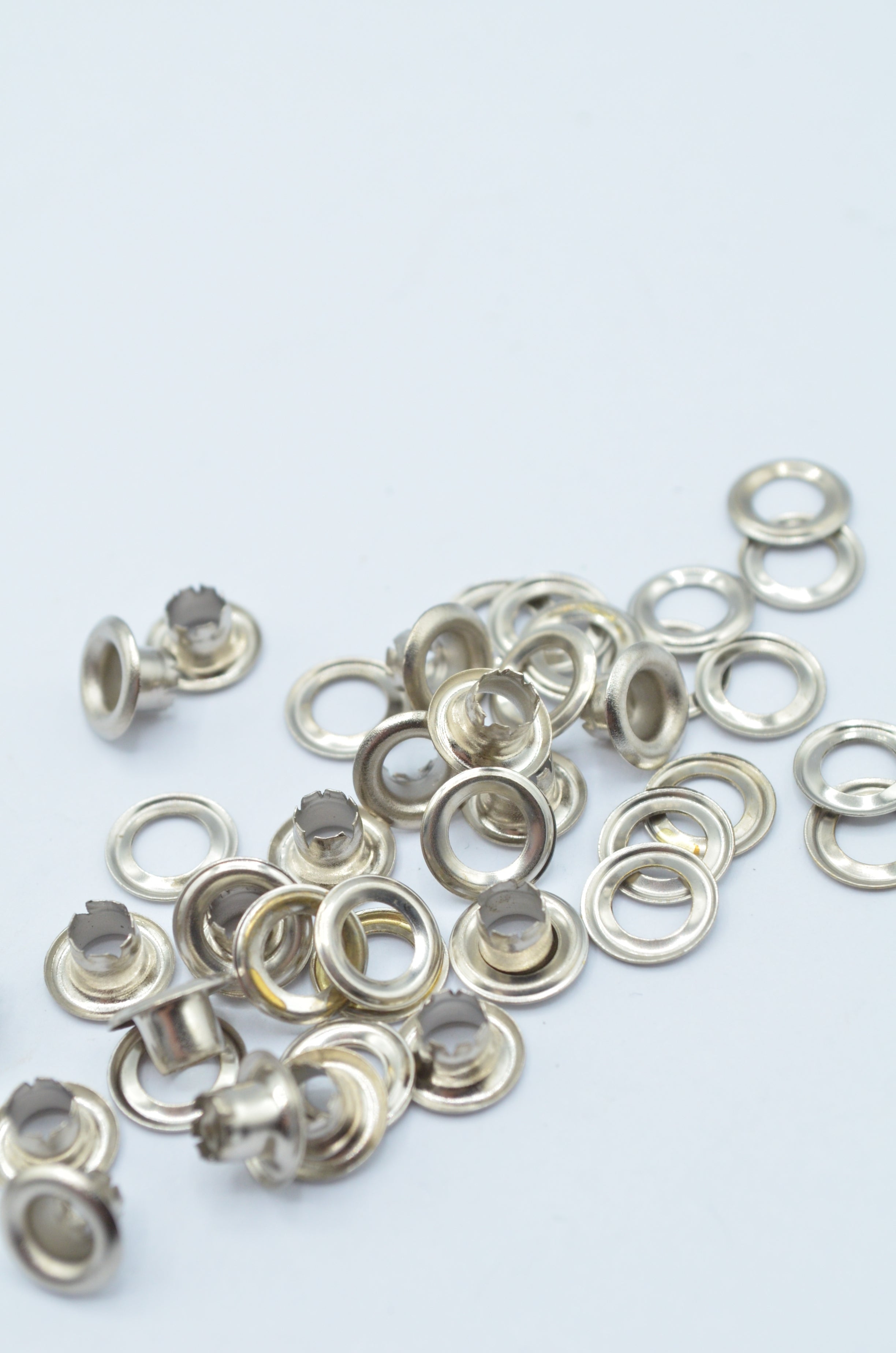 Ocheți metalici Ø4 mm interior/ Ø8 mm exterior, Argintii, (10 Buc/Pachet)
