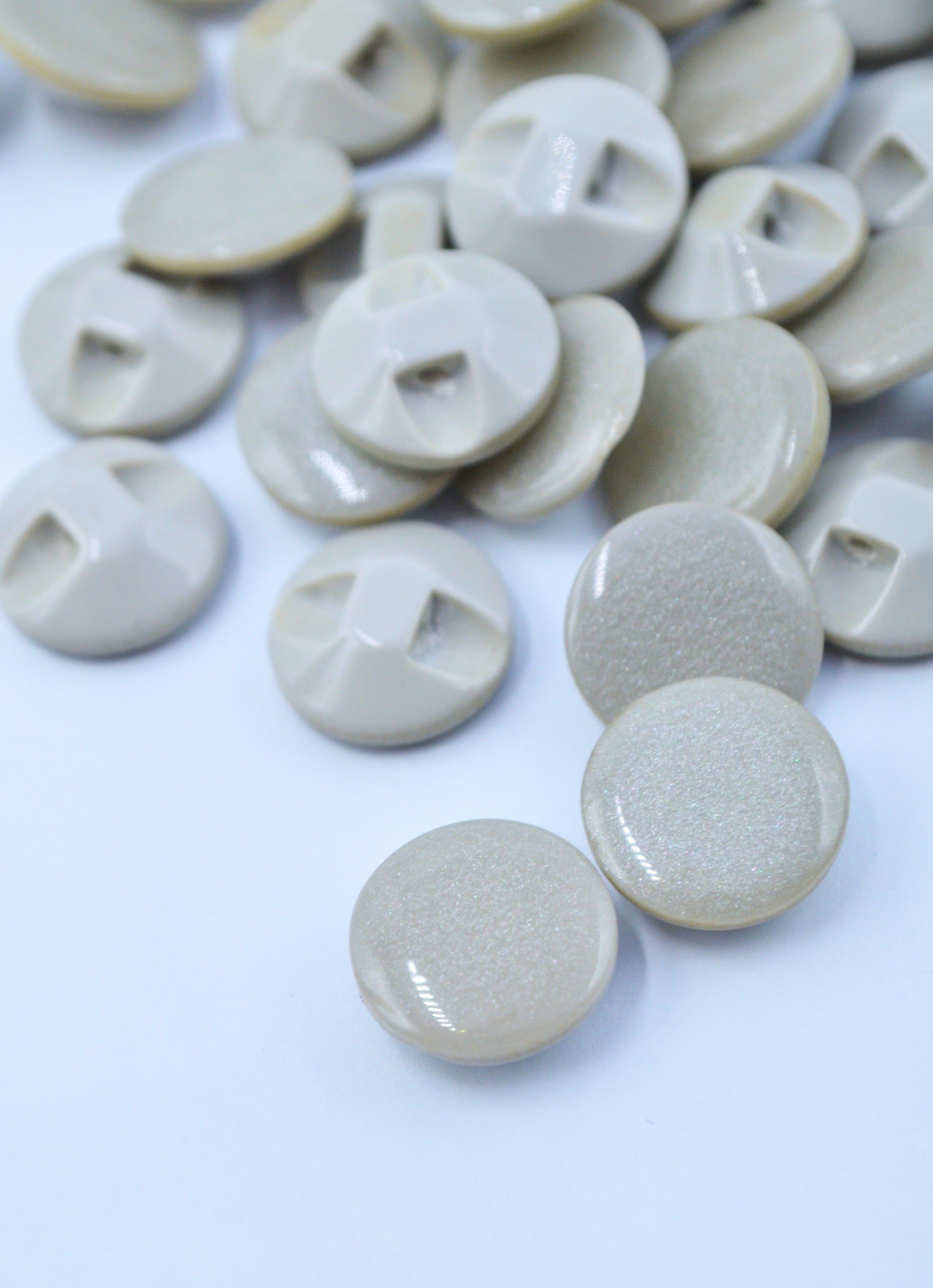 Nasturi De Plastic Sidefati 12mm, Grej