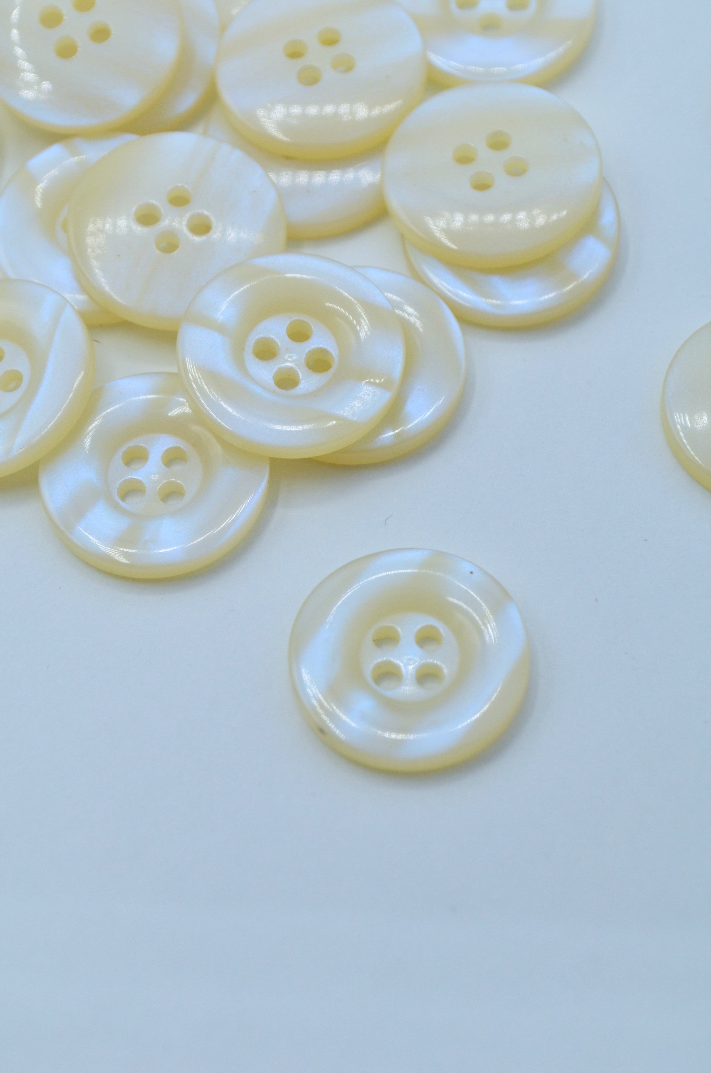 Nasturi De Plastic Sidefati  18mm