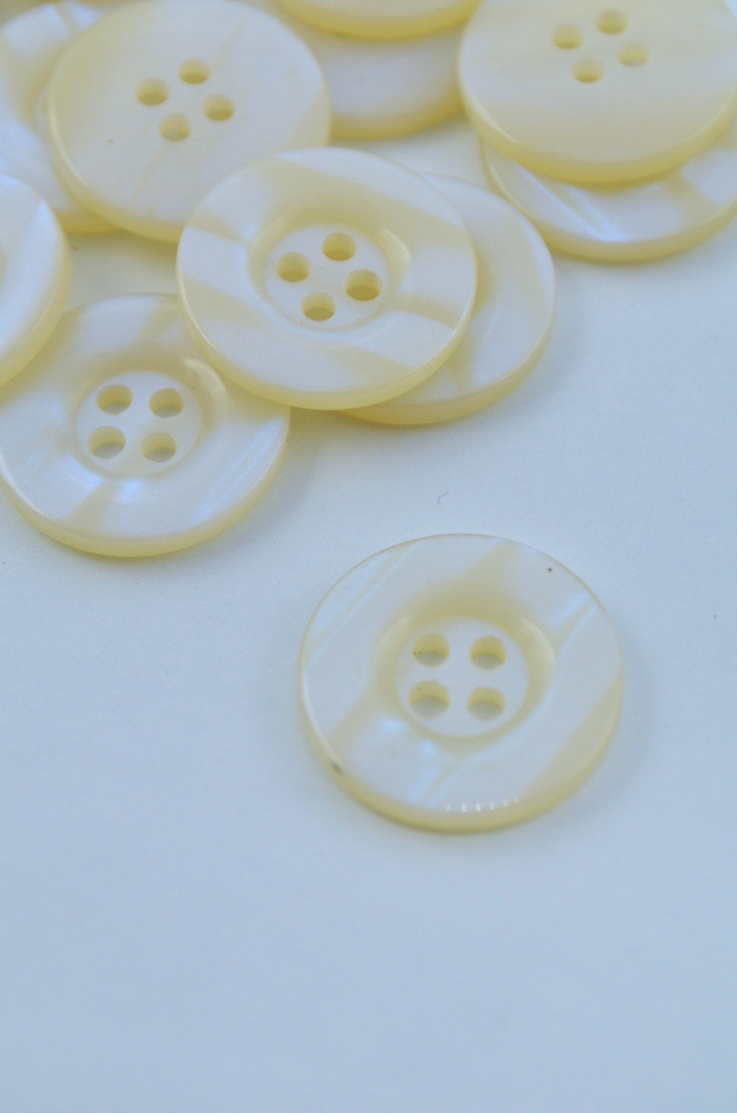 Nasturi De Plastic Sidefati  18mm