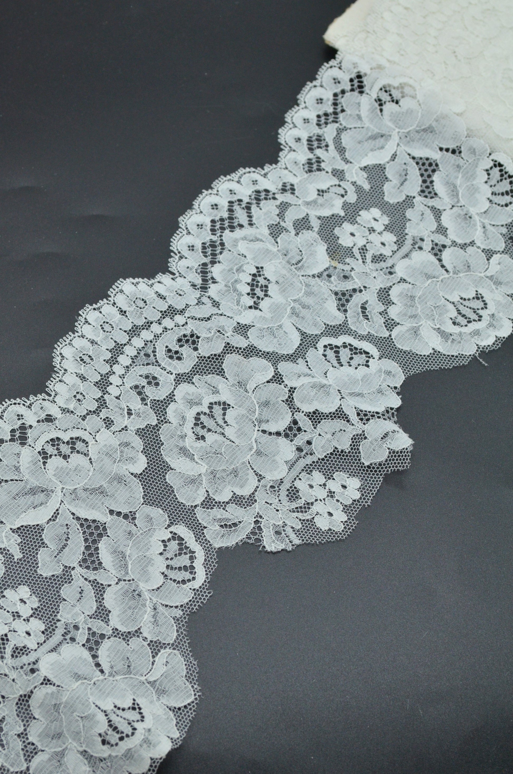 Dantela Apretata 13cm, Alb