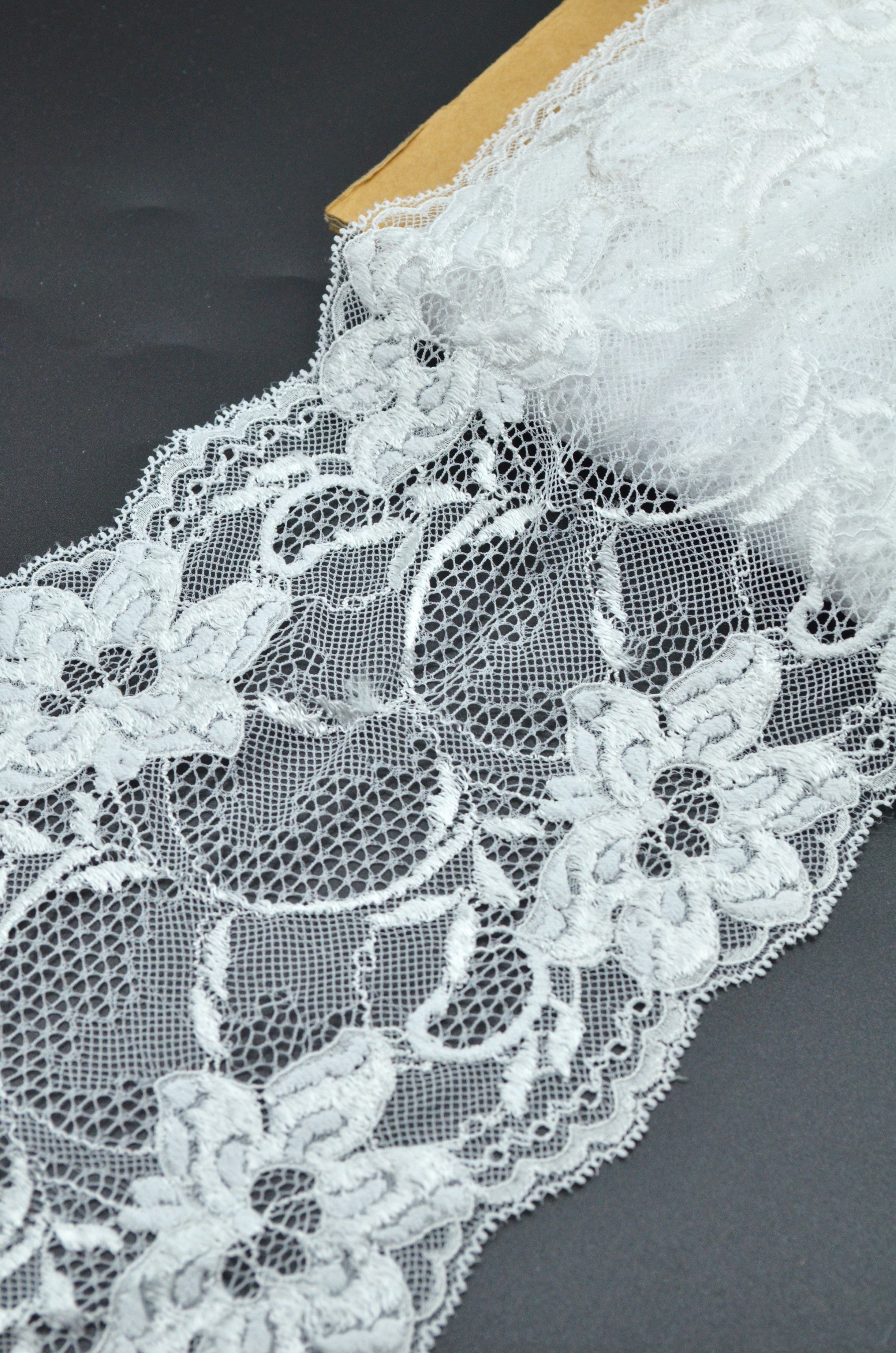 Dantela Elastica 15.50cm, Alb