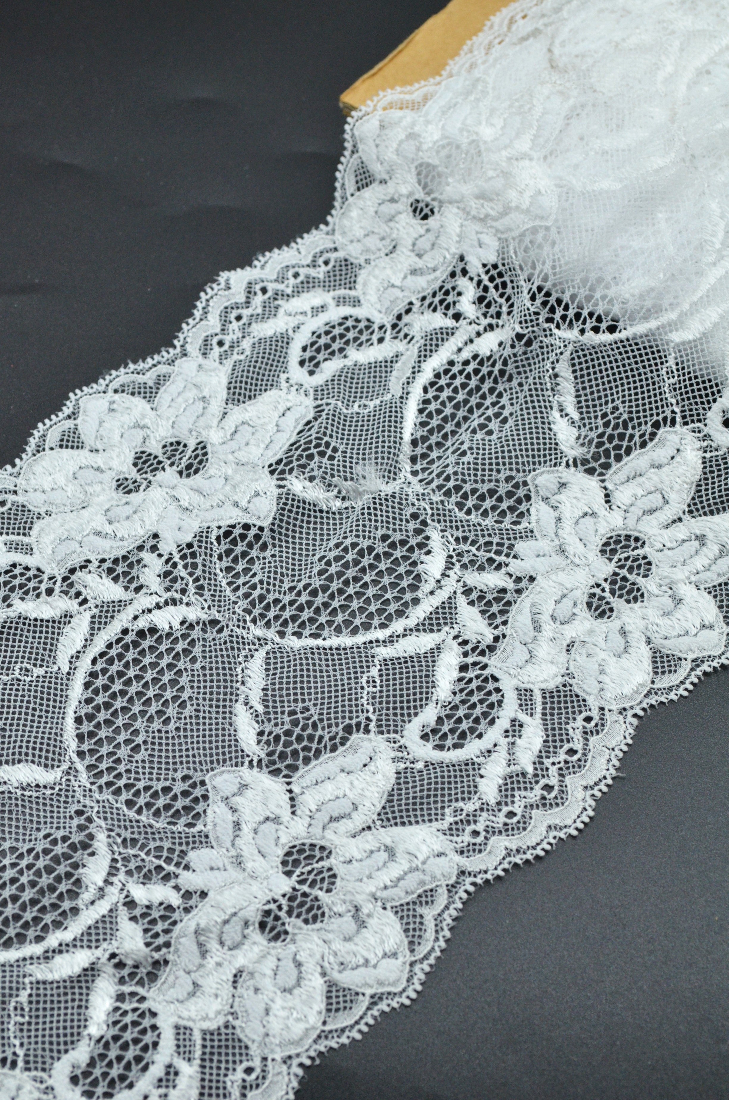 Dantela Elastica 15.50cm, Alb