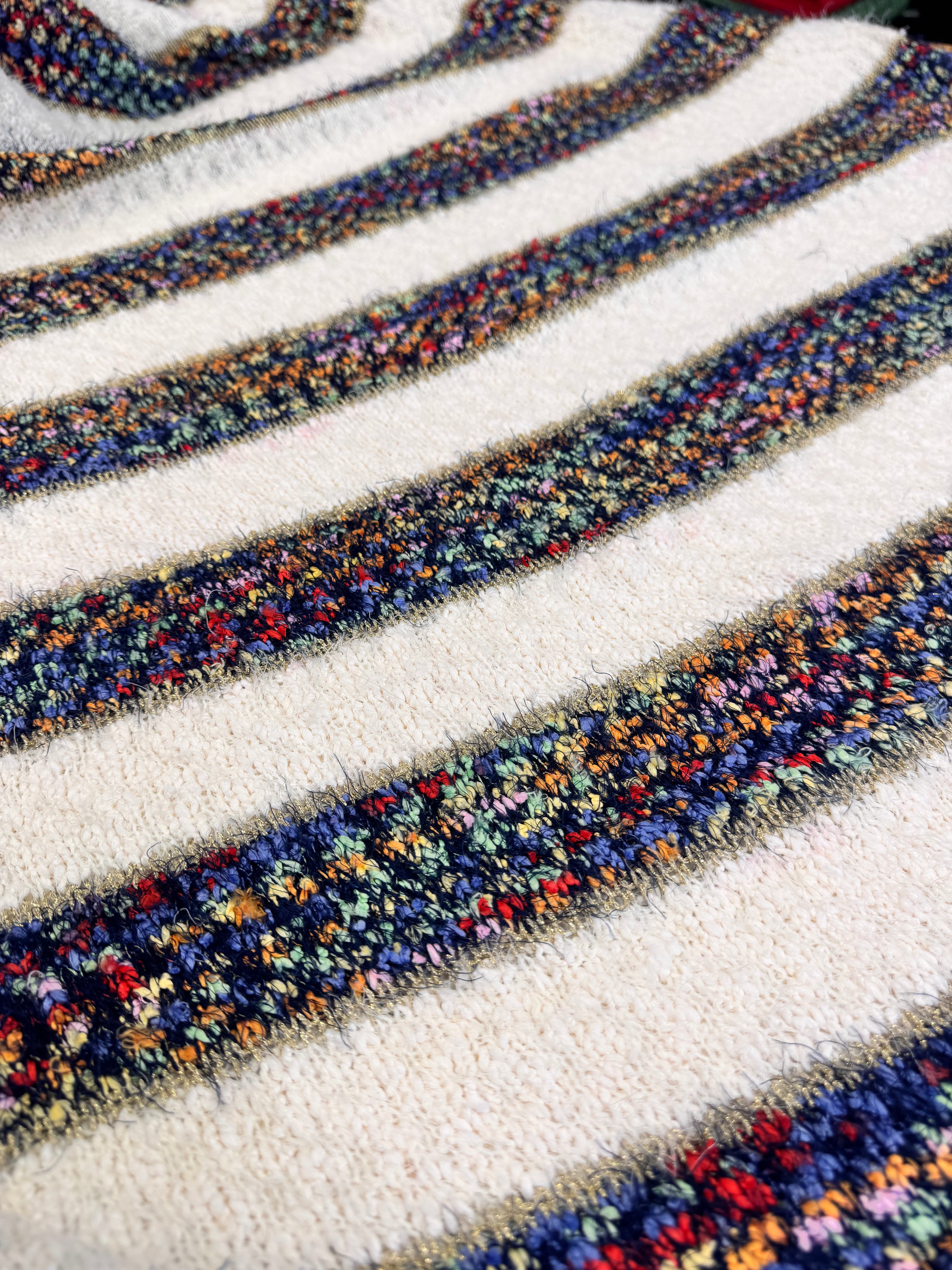 Tricot Pufos Cu Fir Lame Auriu