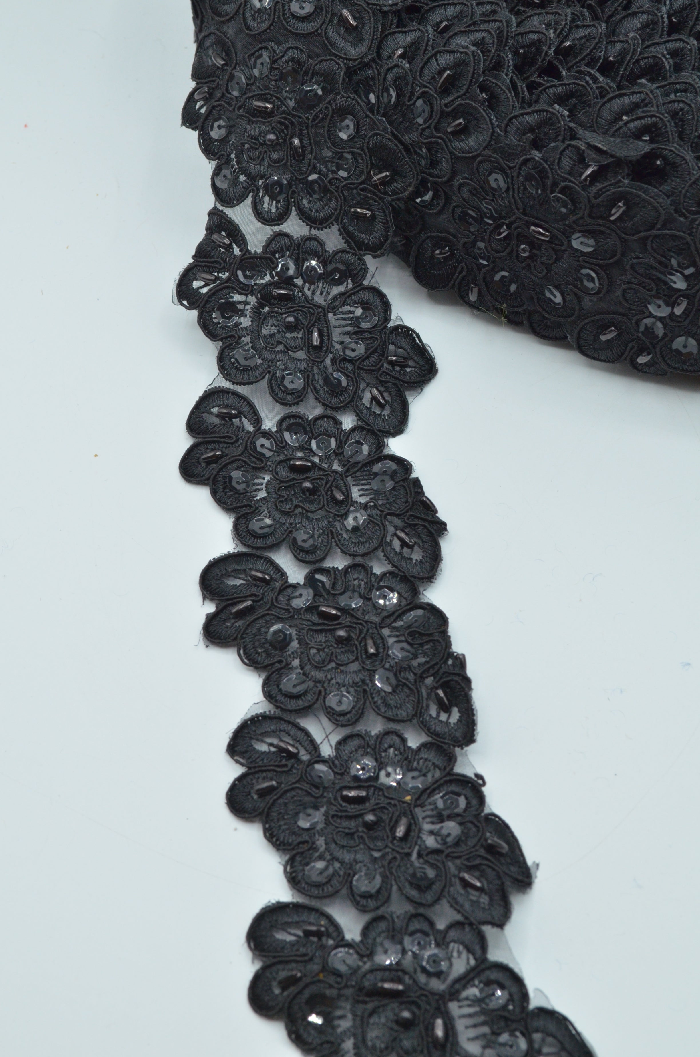 Pasmanterie Brodata Si Paiete 9cm, Negru