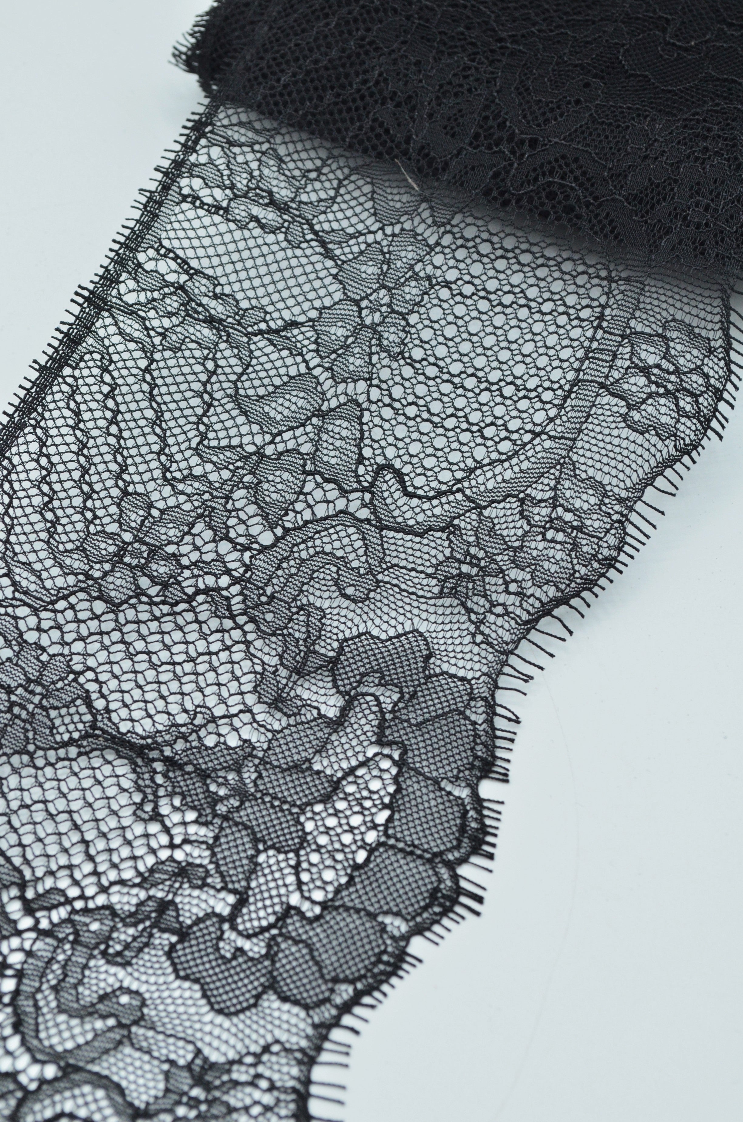Dantela Chantilly 12x300cm, Negru