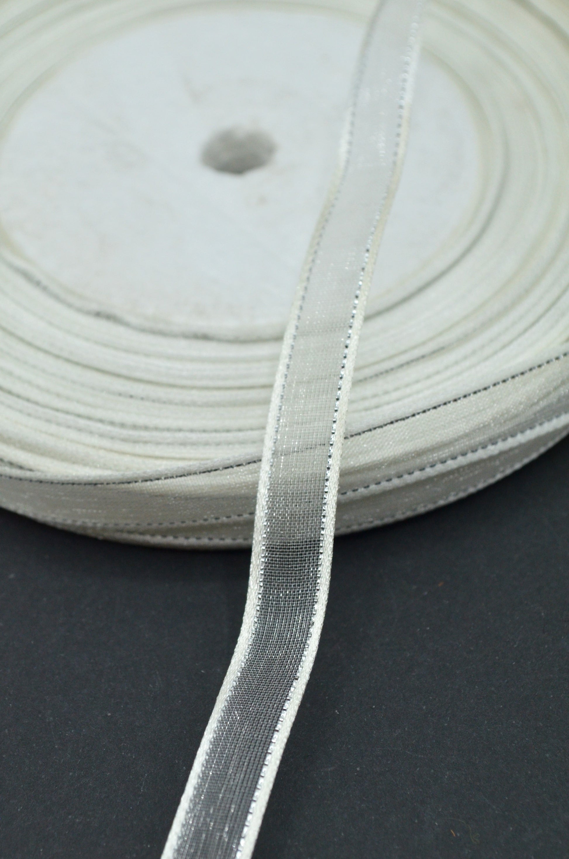 Panglica Organza Cu Margine Din Saten Si Fir Lurex, 10mm, Ivoire