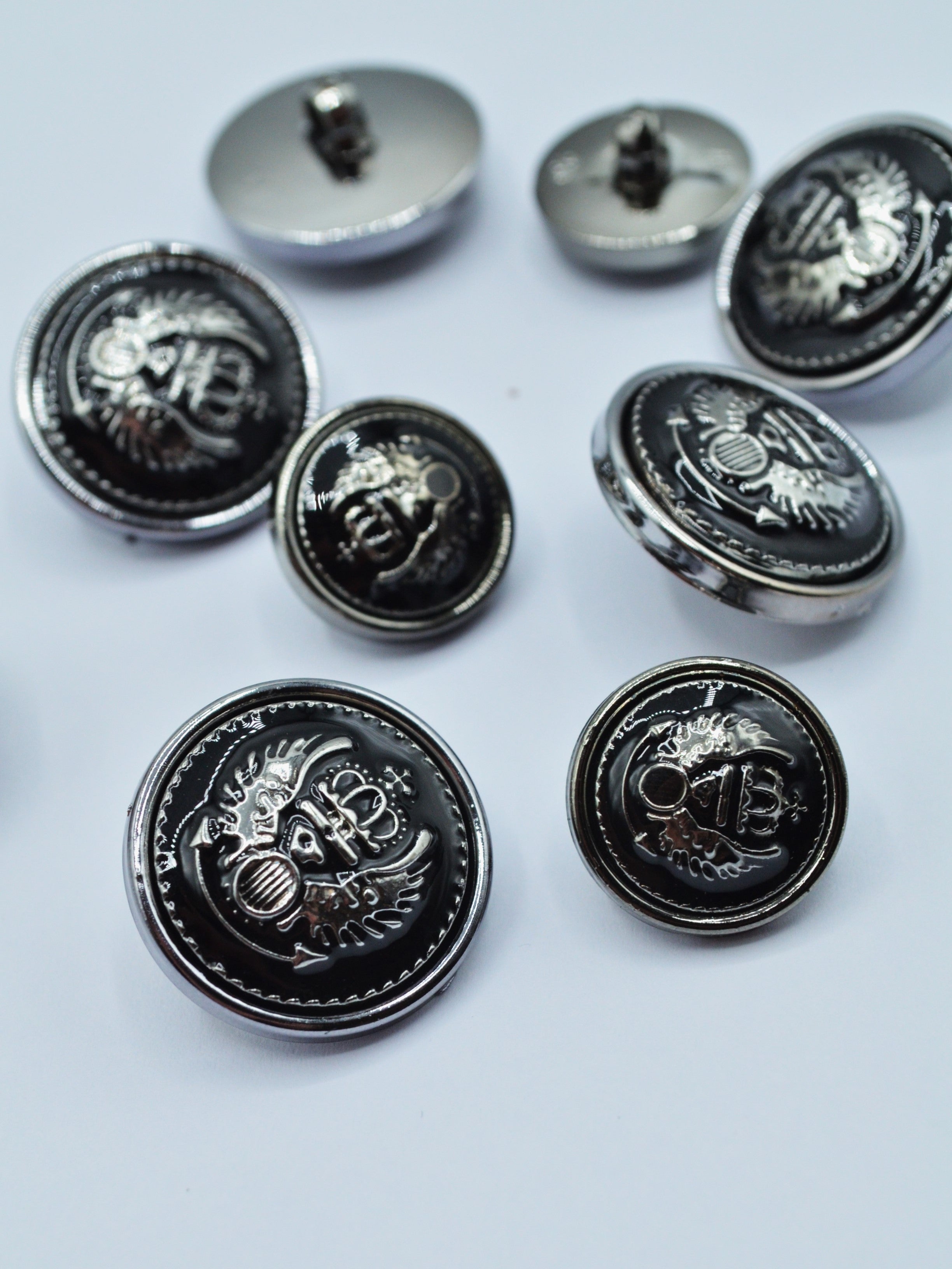 Nasturi De Plastic Negru Cu Argintiu