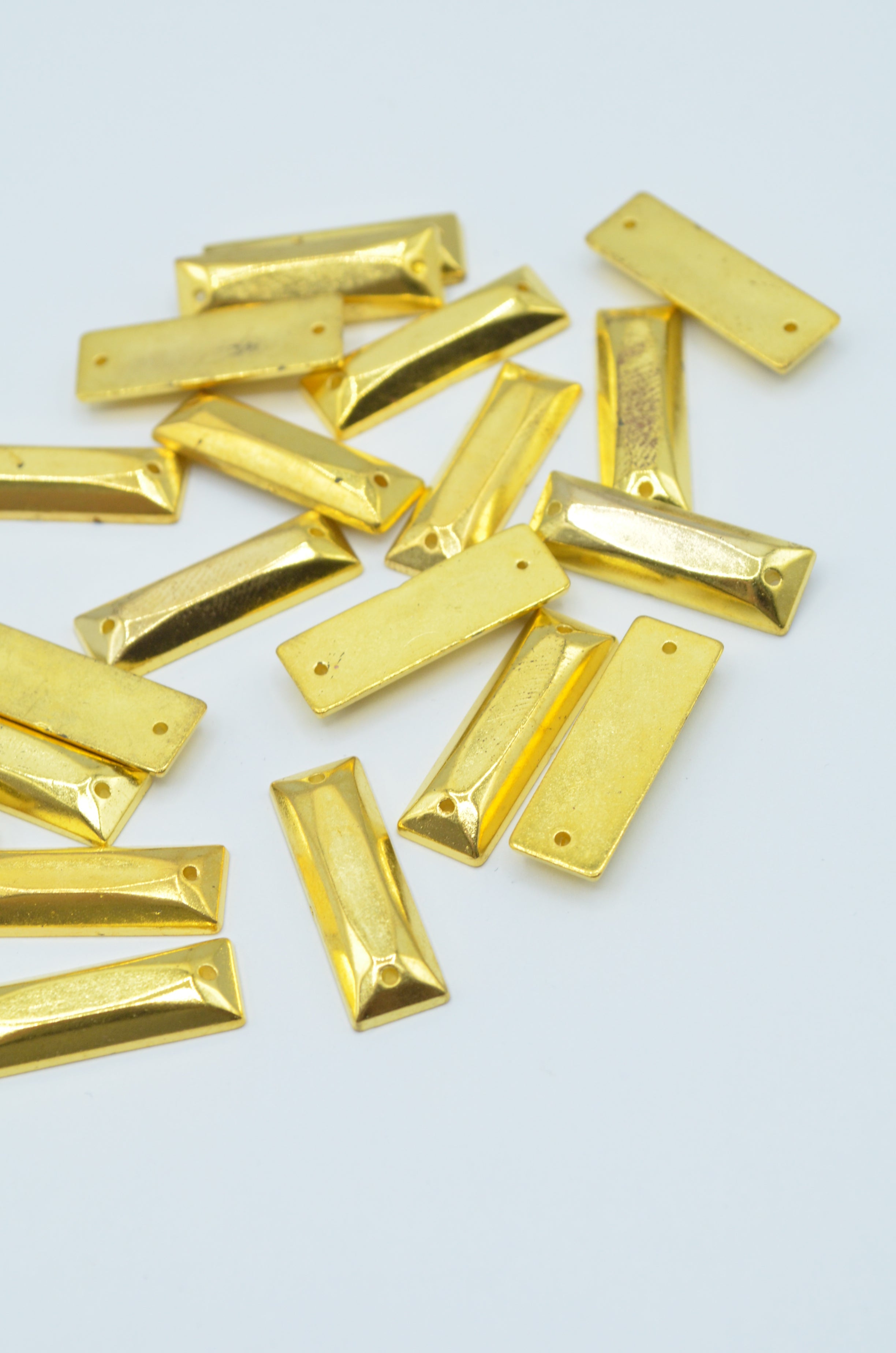 Pietre Aurii Din Plastic 18x24mm, 10gr/Punga