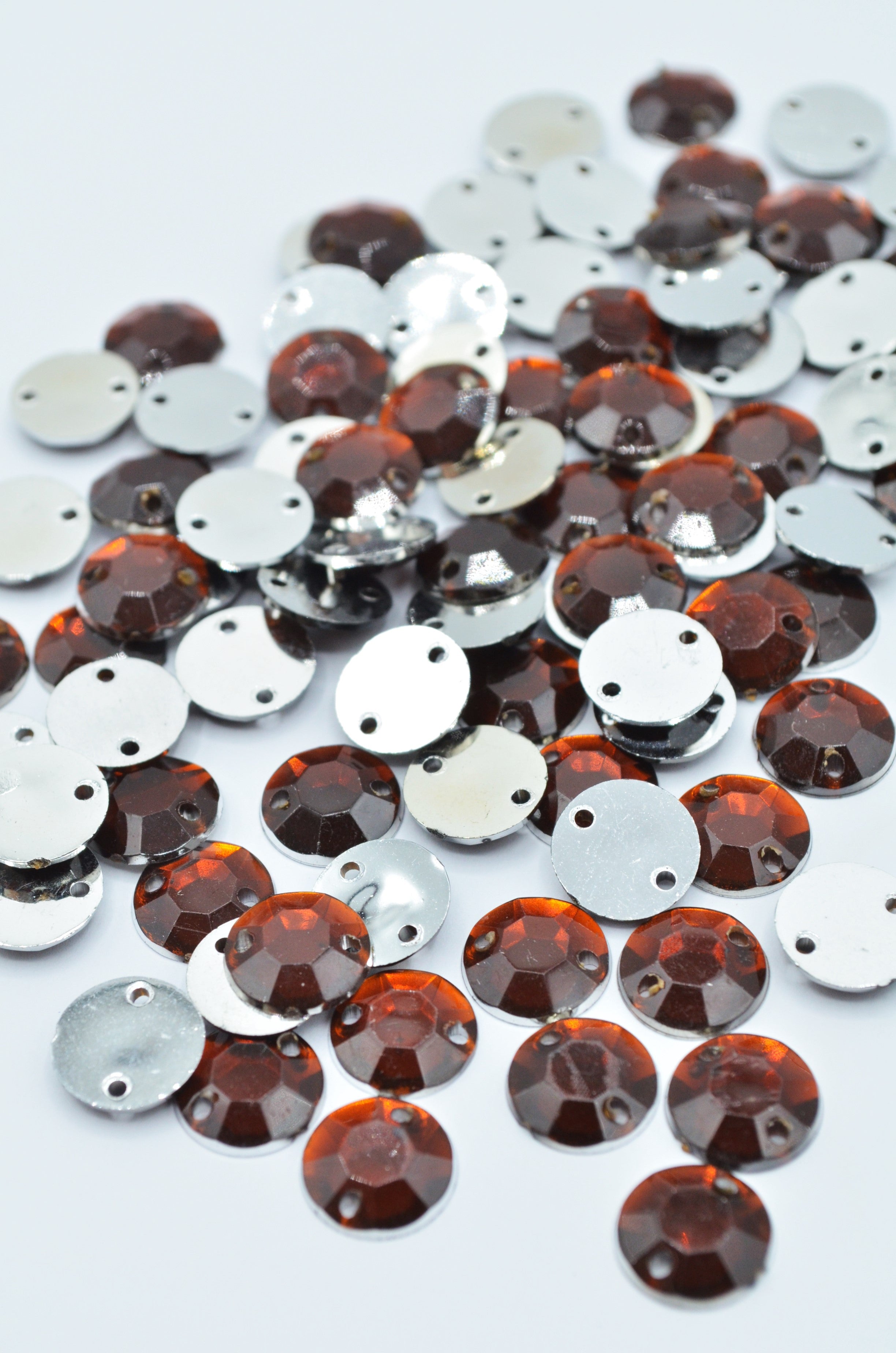Pietre Plastic De Cusut 10mm, 10-13gr/Pachet