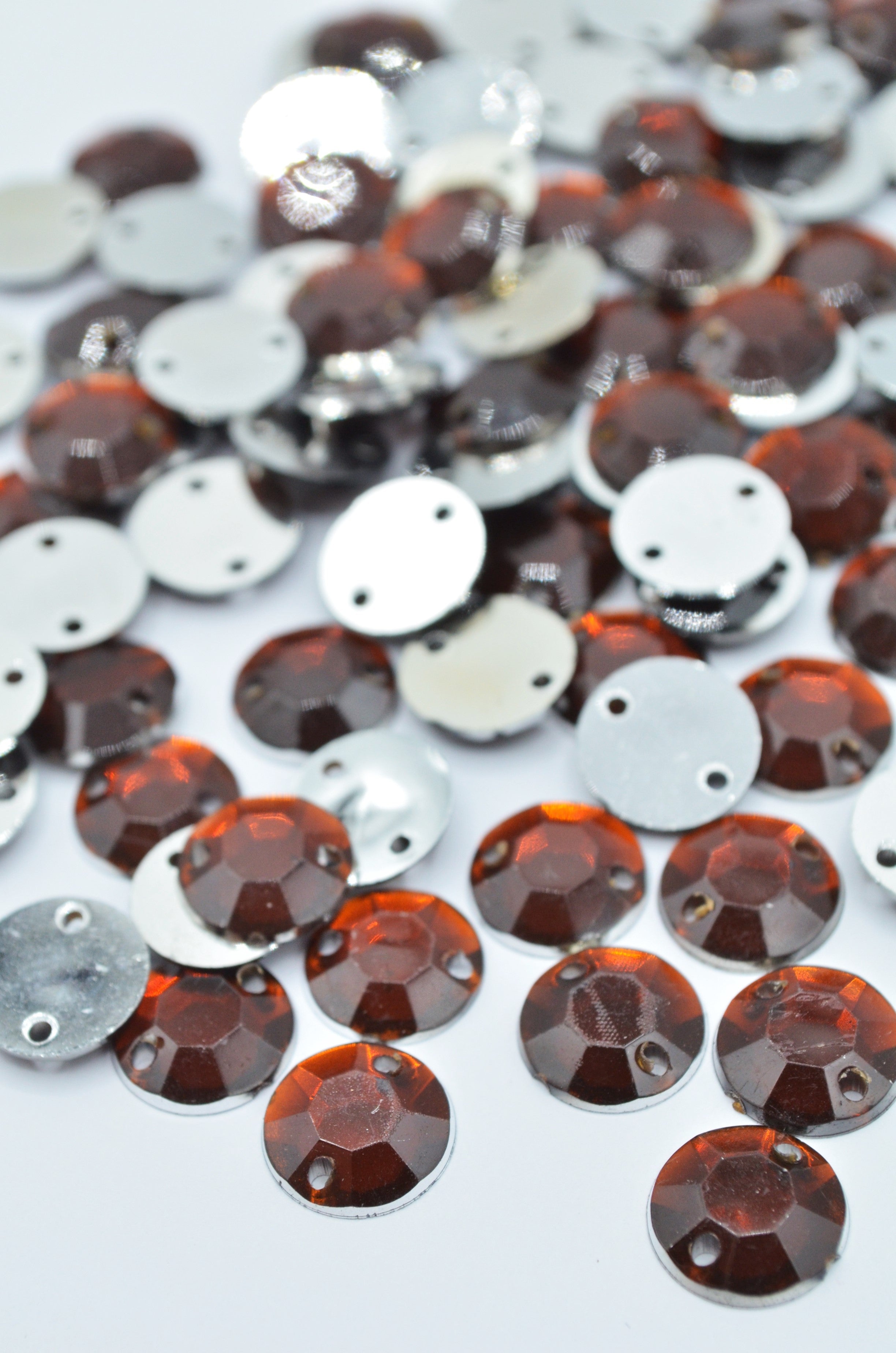 Pietre Plastic De Cusut 10mm, 10-13gr/Pachet