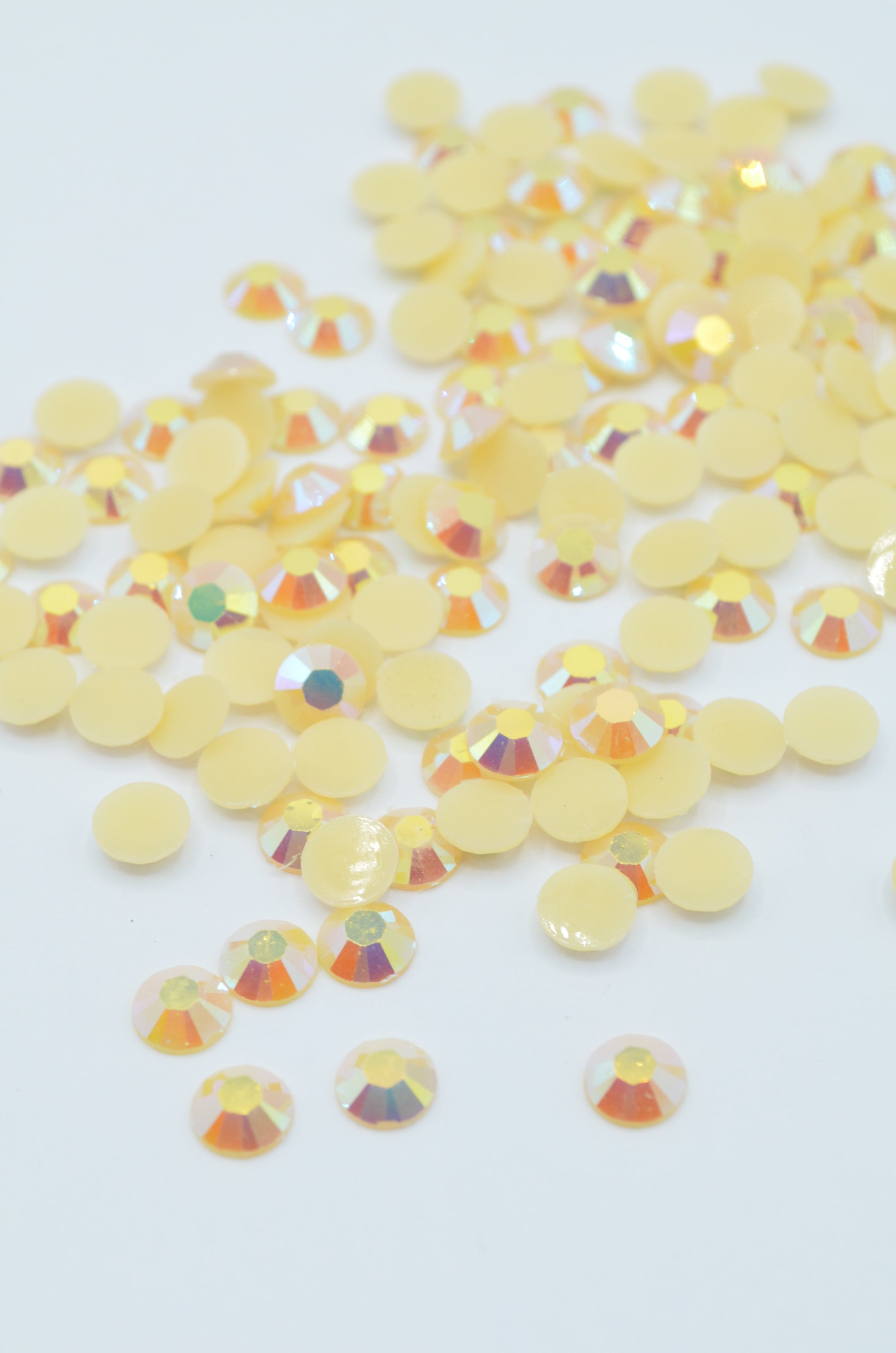 Pietre De Plastic 6mm, 7-10gr/Pachet