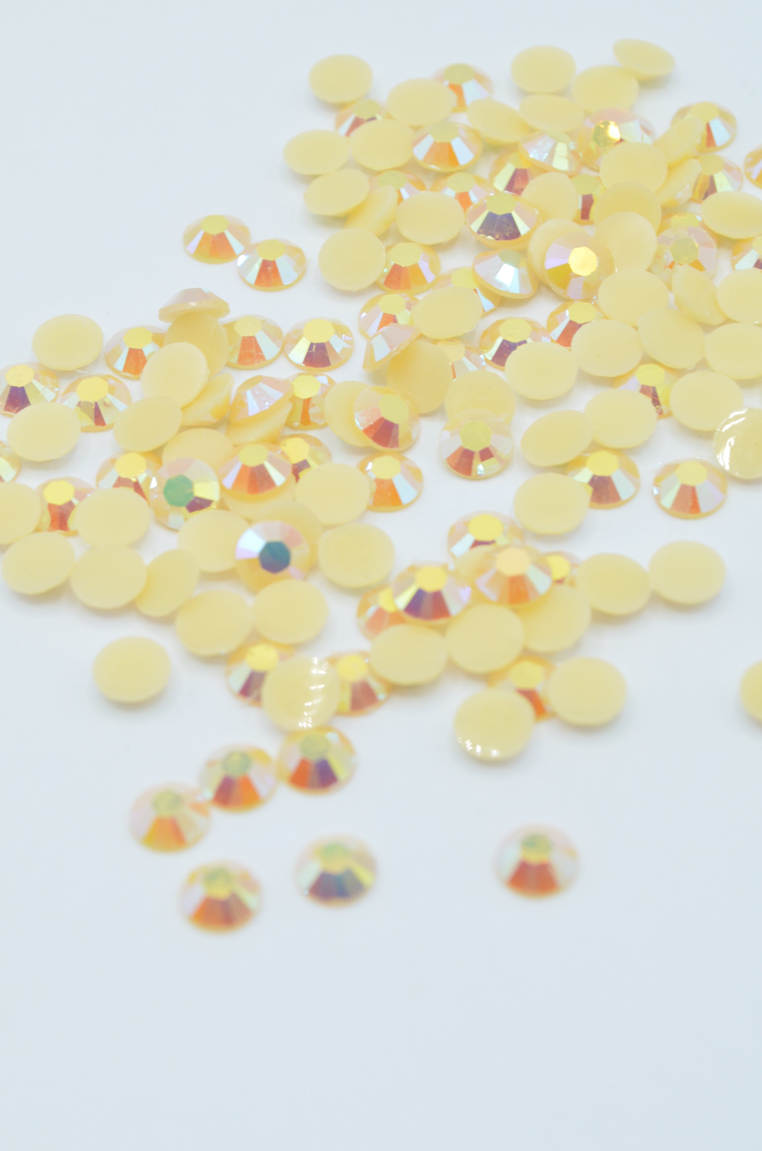Pietre De Plastic 6mm, 7-10gr/Pachet