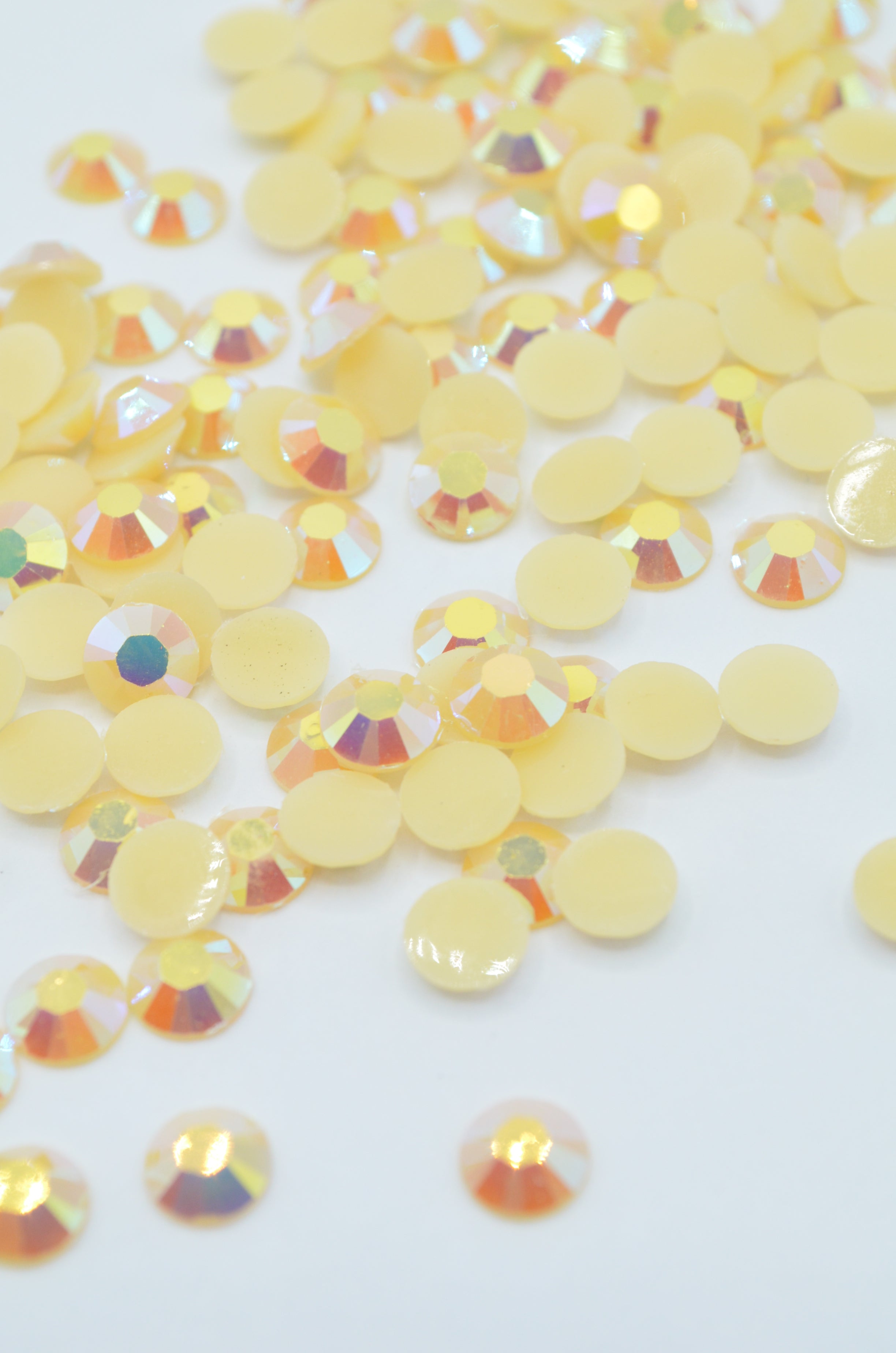 Pietre De Plastic 6mm, 7-10gr/Pachet