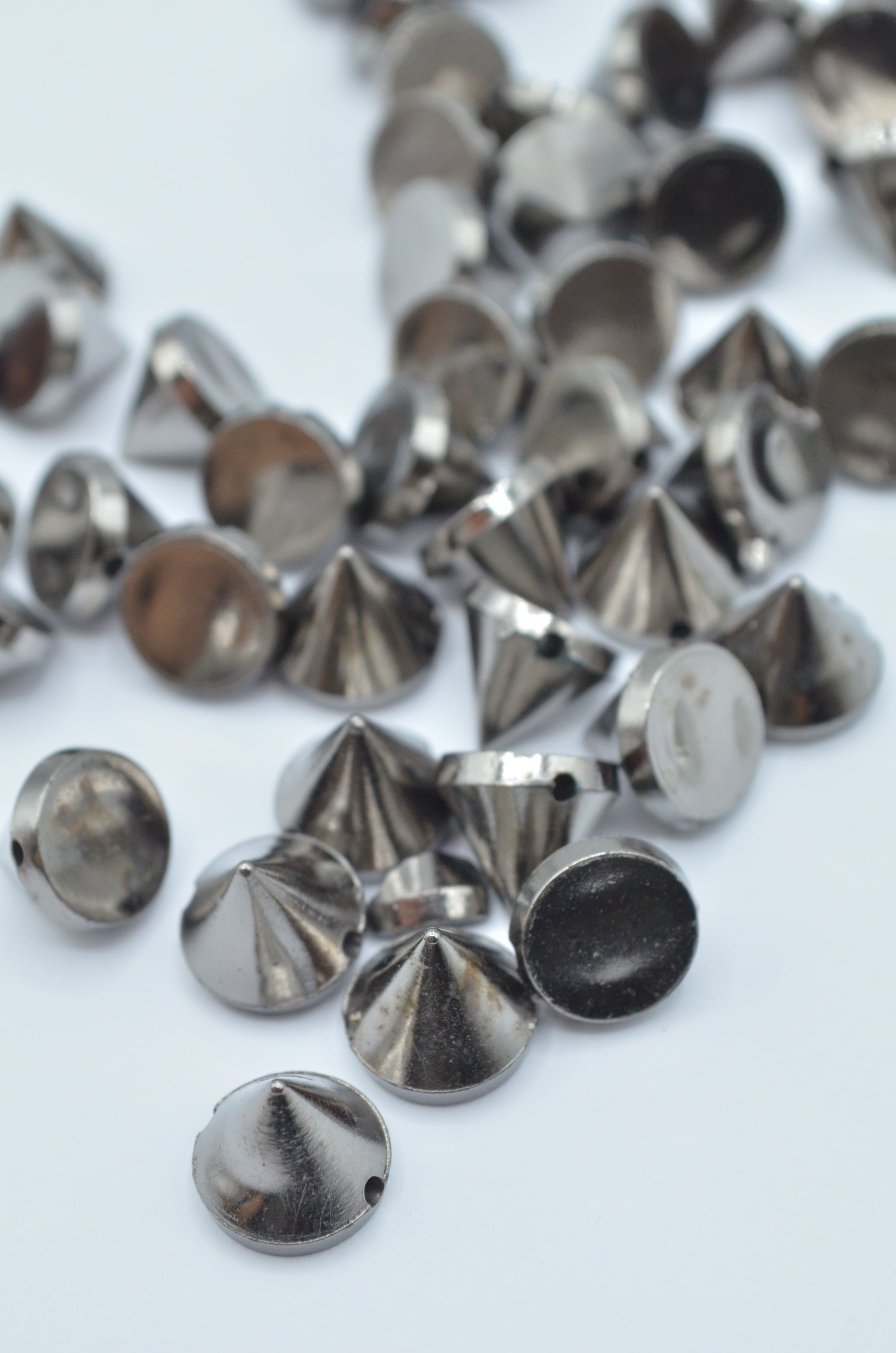 Tinte Din Plastic Care Se Cos 10mm, Gri Inchis 18-20gr/Pachet