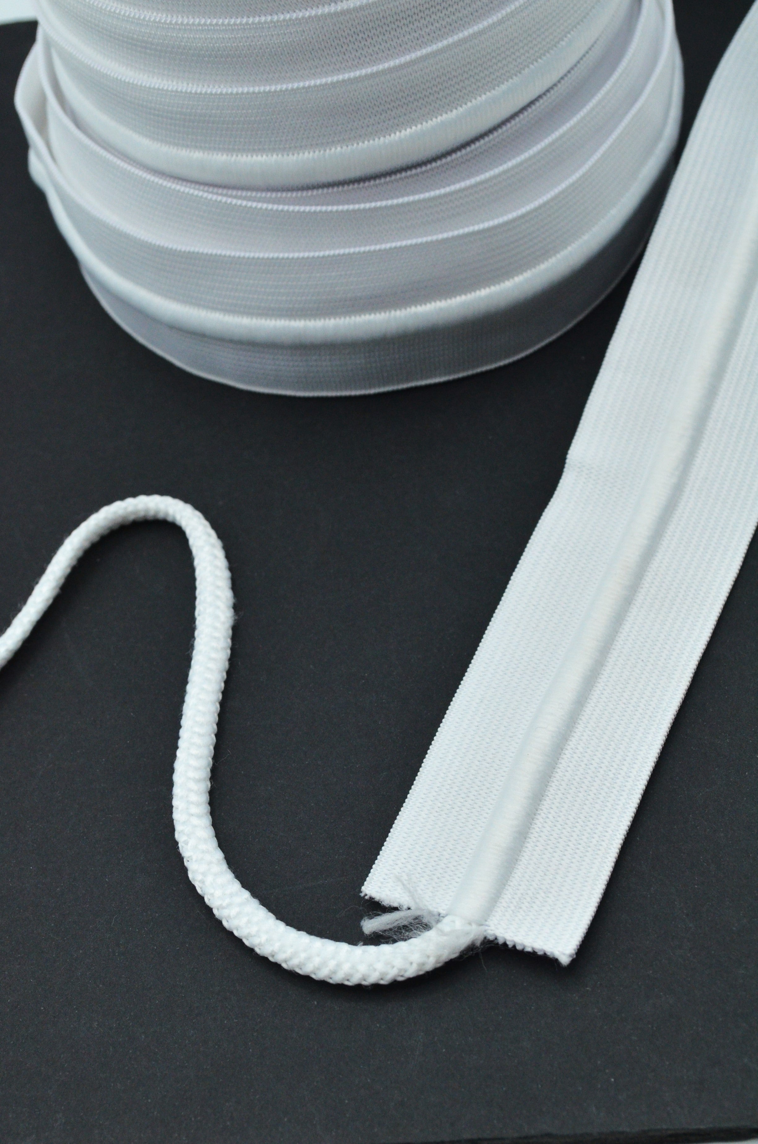 Elastic Alb Cu Snur 3.70cm