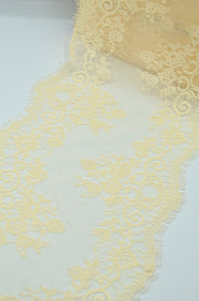 Dantela Chantilly 23cm, Crem Banan