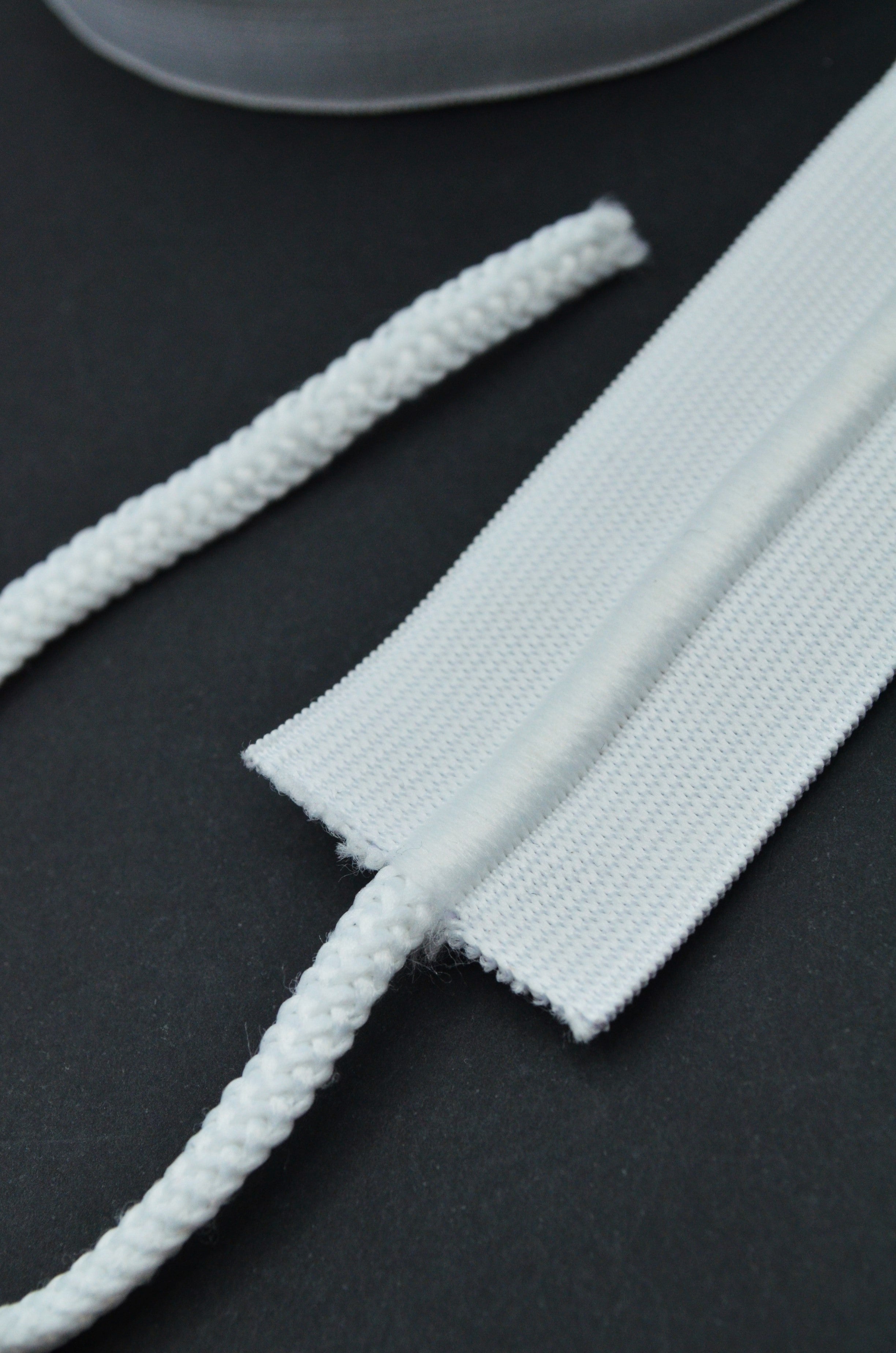 Elastic Alb Cu Snur 3.70cm