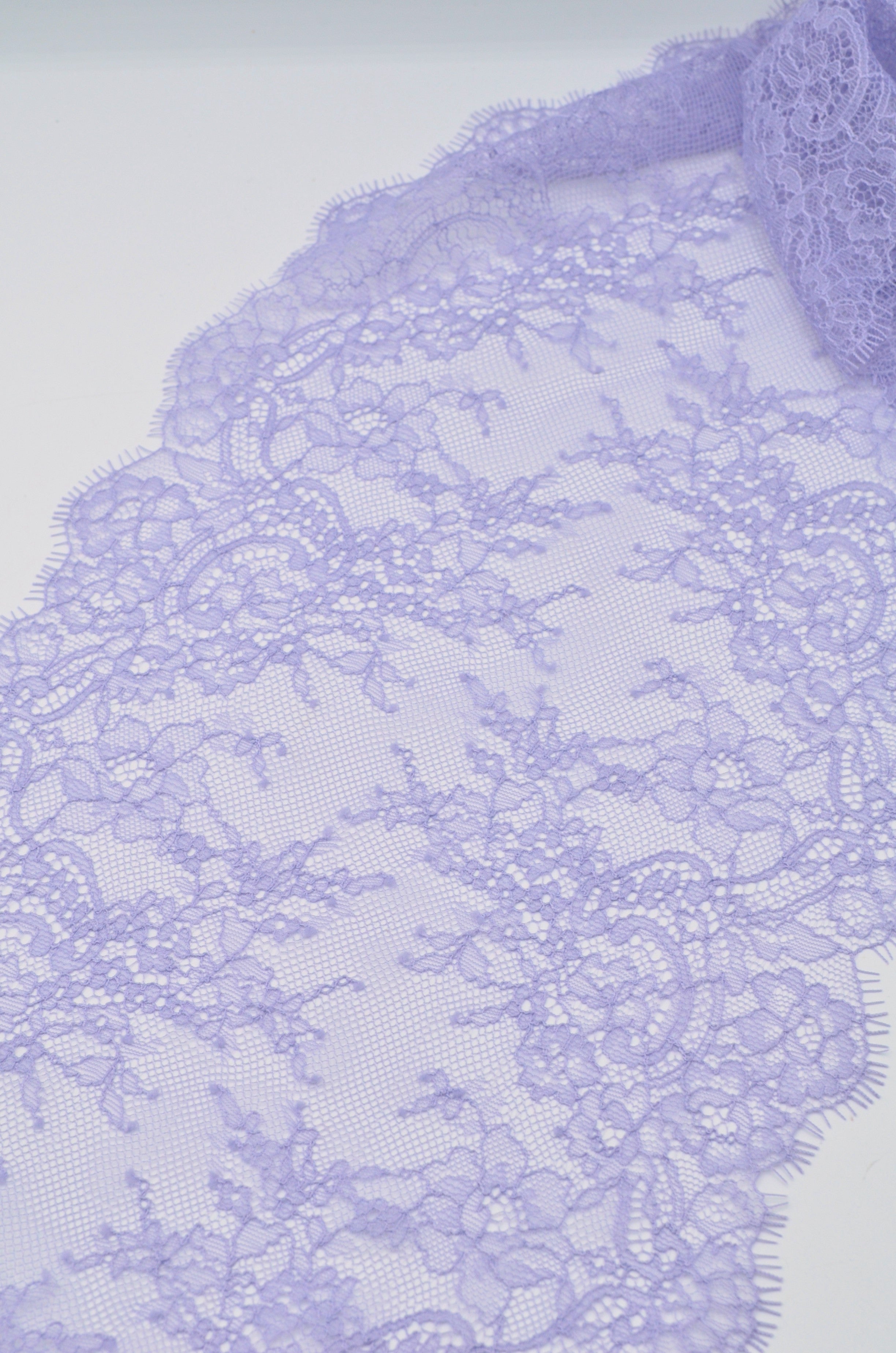 Dantela Chantilly 23cm, Lila
