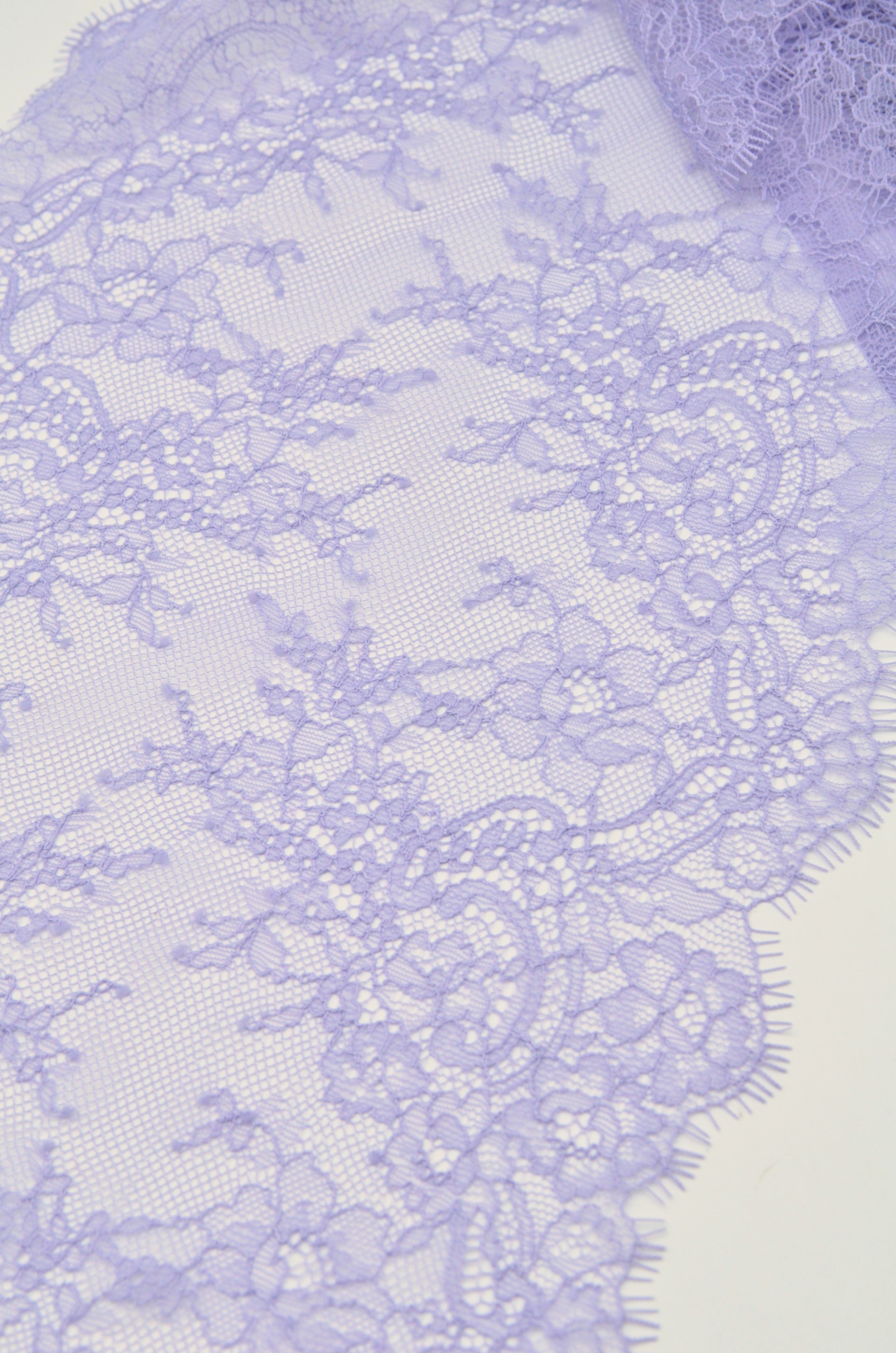 Dantela Chantilly 23cm, Lila