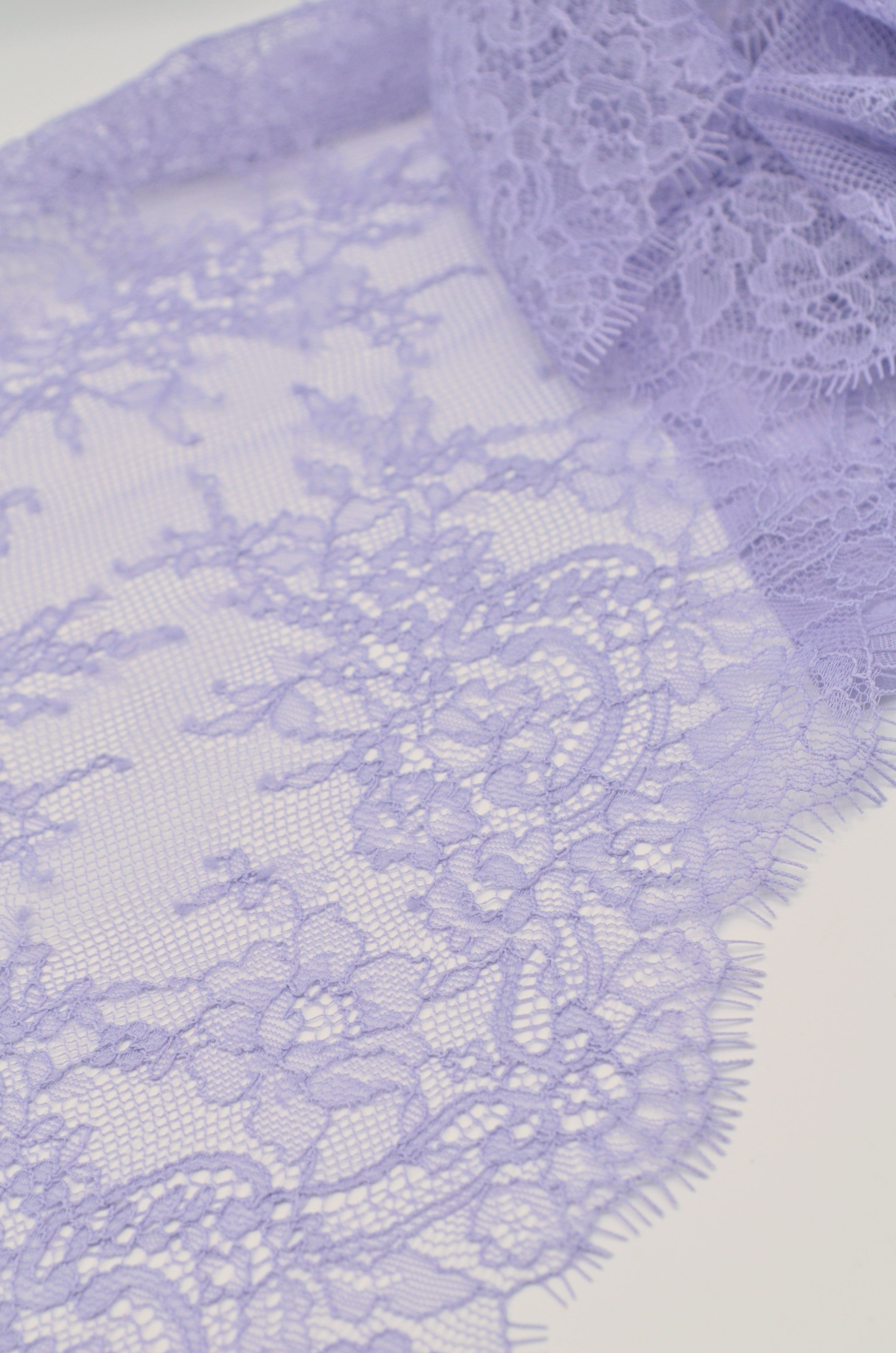 Dantela Chantilly 23cm, Lila