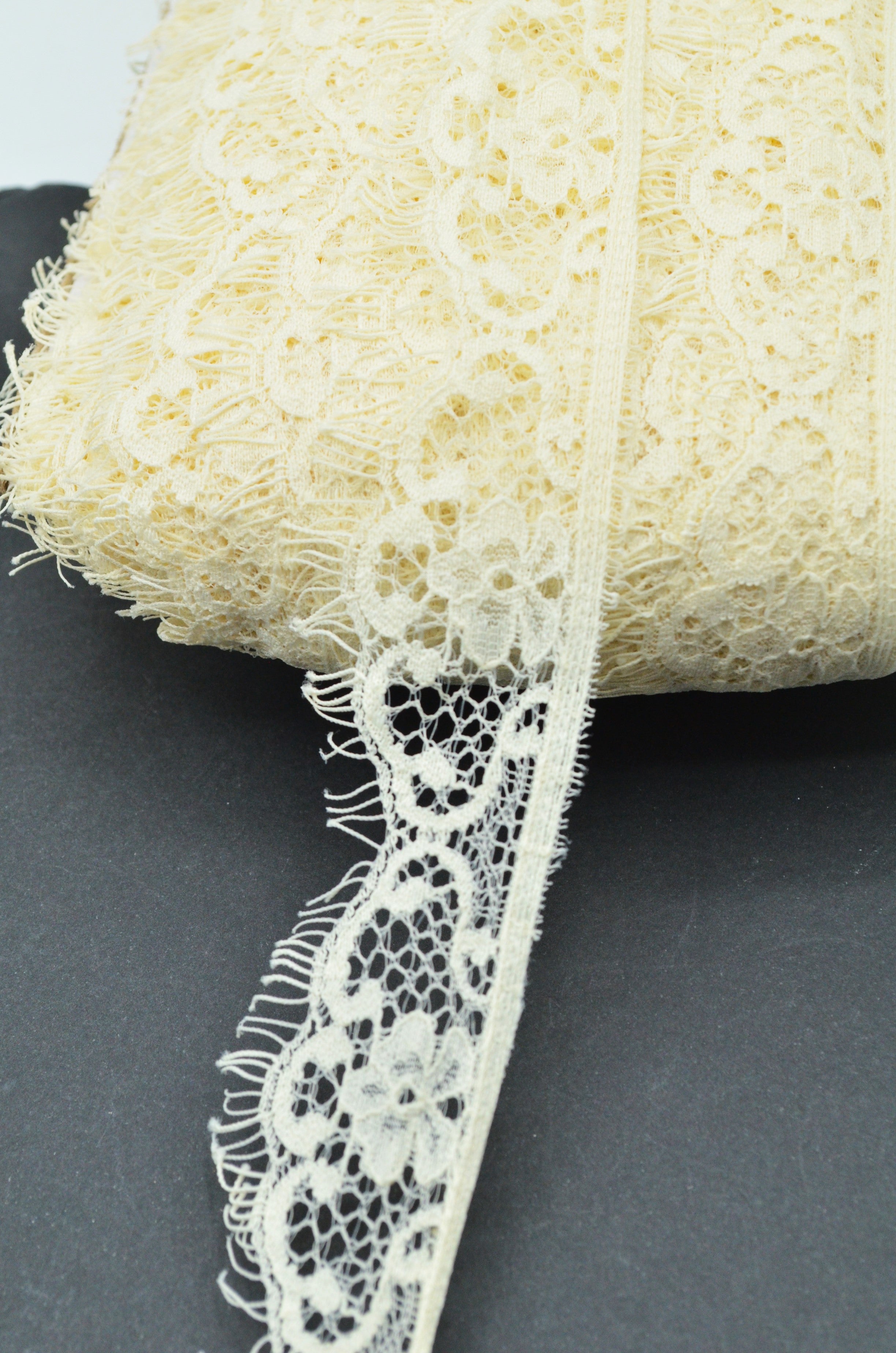 Dantela Chantilly 3cm x 300cm, Crem