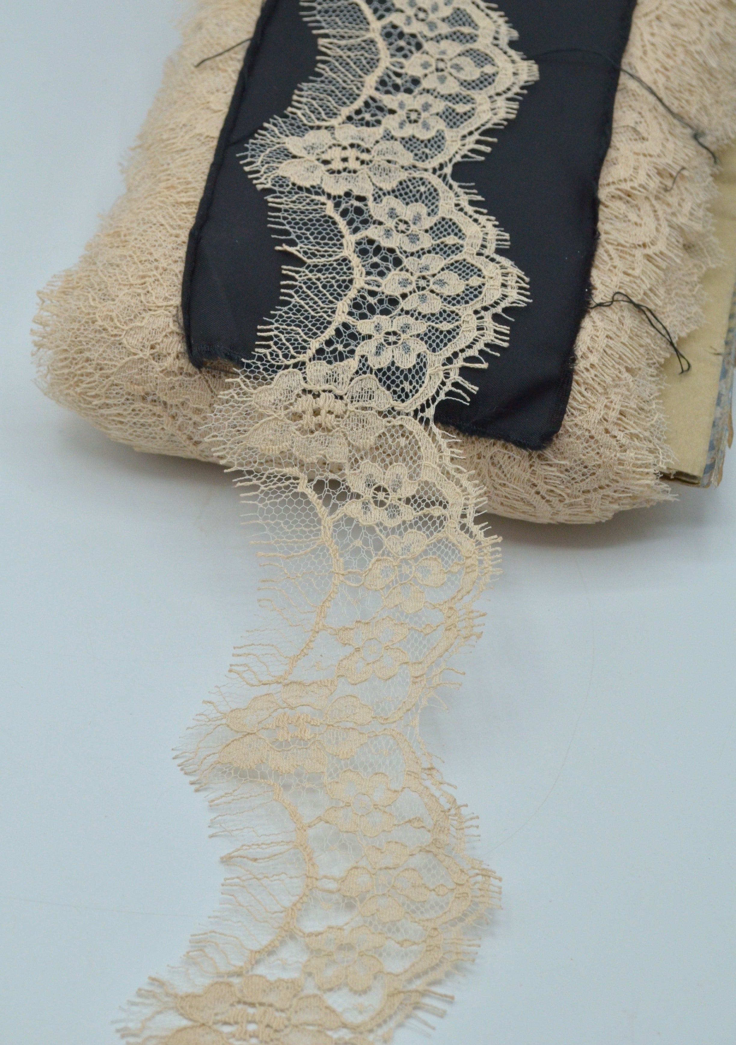 Dantela Chantilly 6cm- 4m/bucata, Roz Pudra