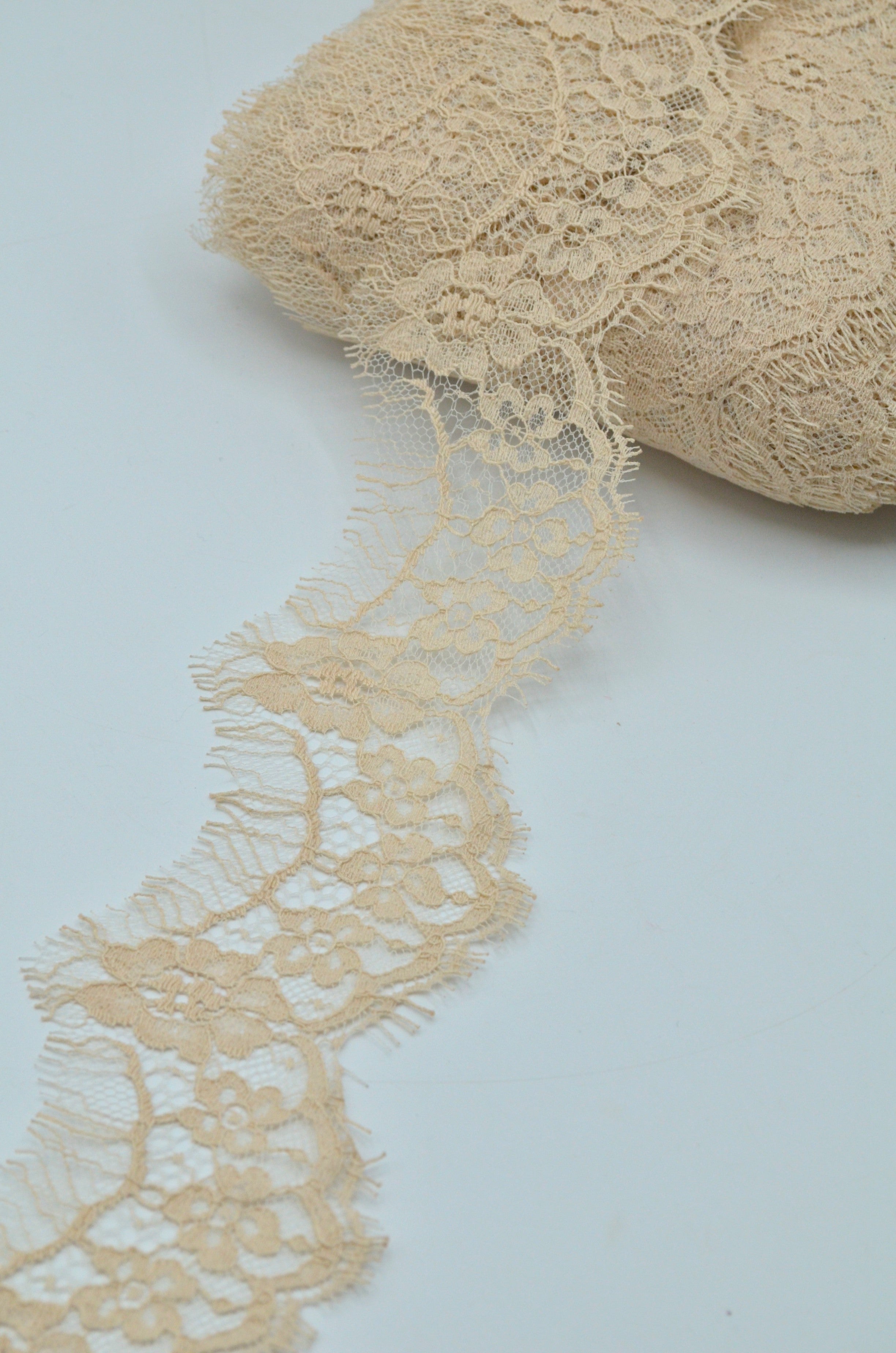 Dantela Chantilly 6cm- 4m/bucata, Roz Pudra