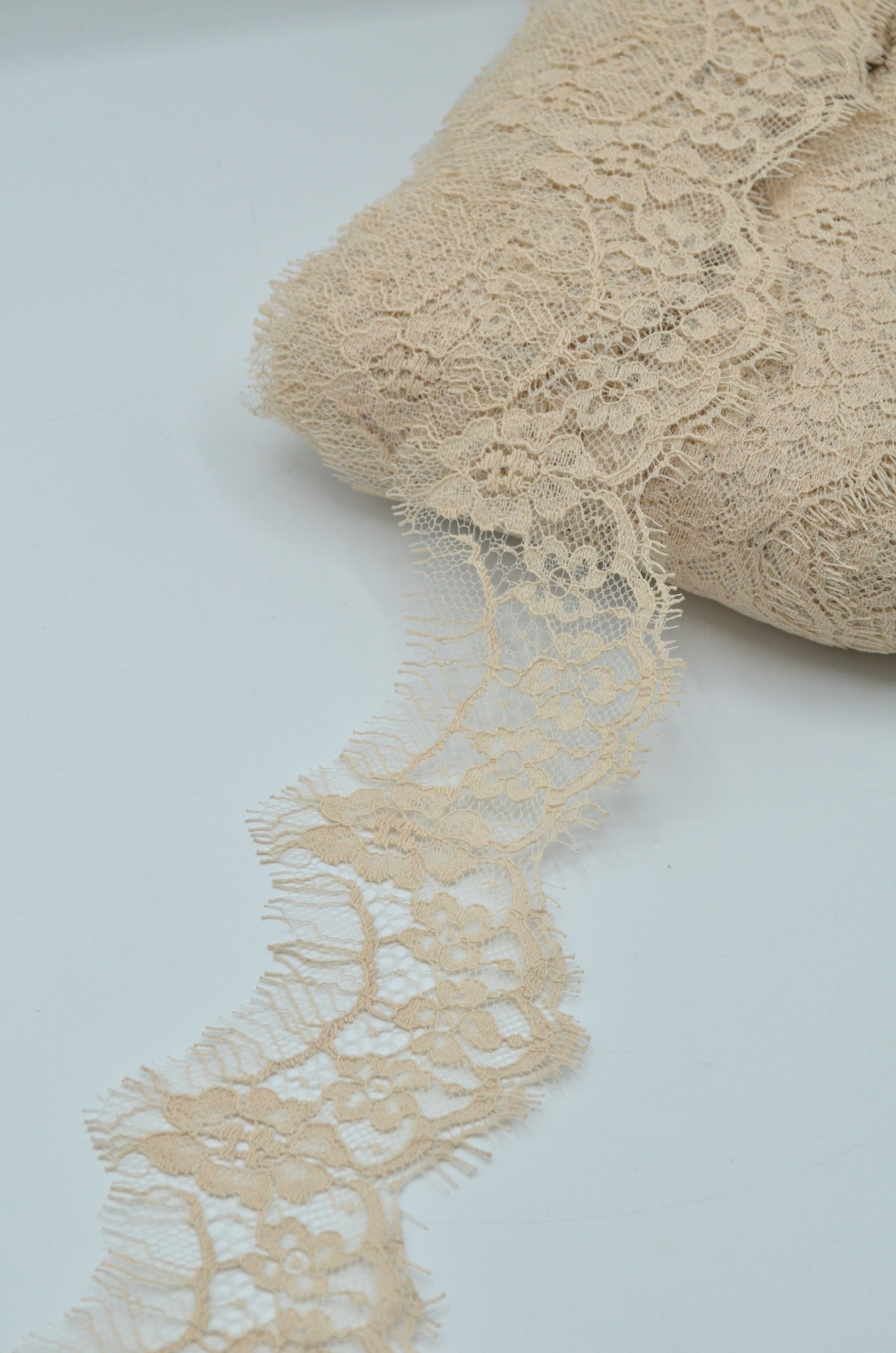 Dantela Chantilly 6cm- 4m/bucata, Roz Pudra