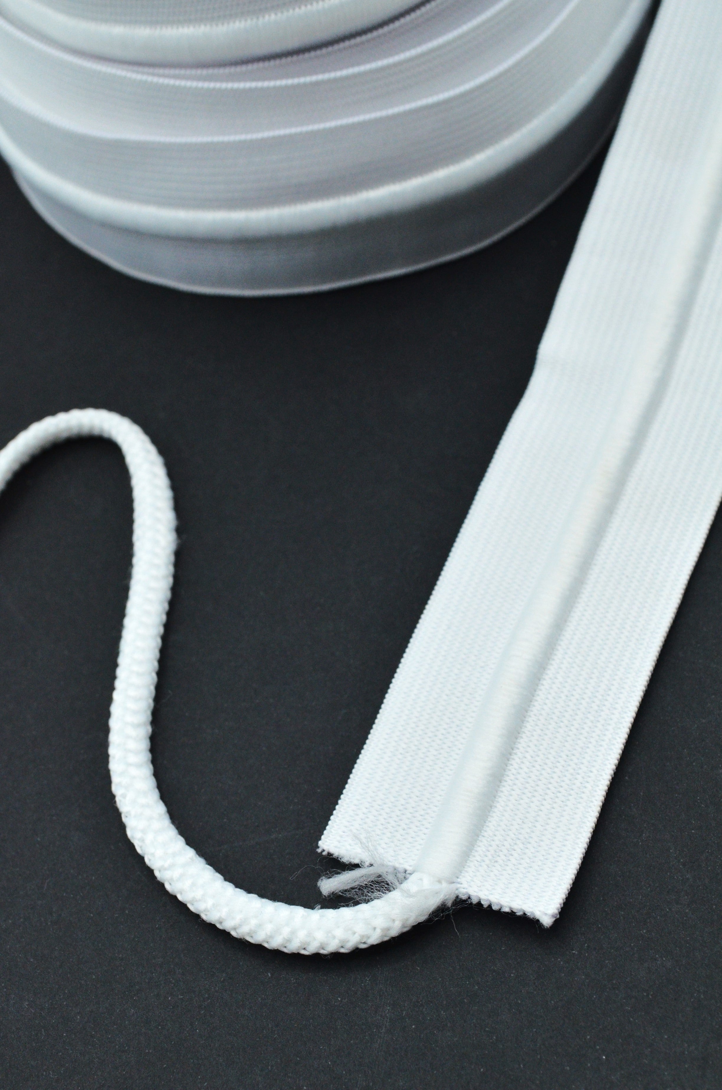 Elastic Alb Cu Snur 3.70cm