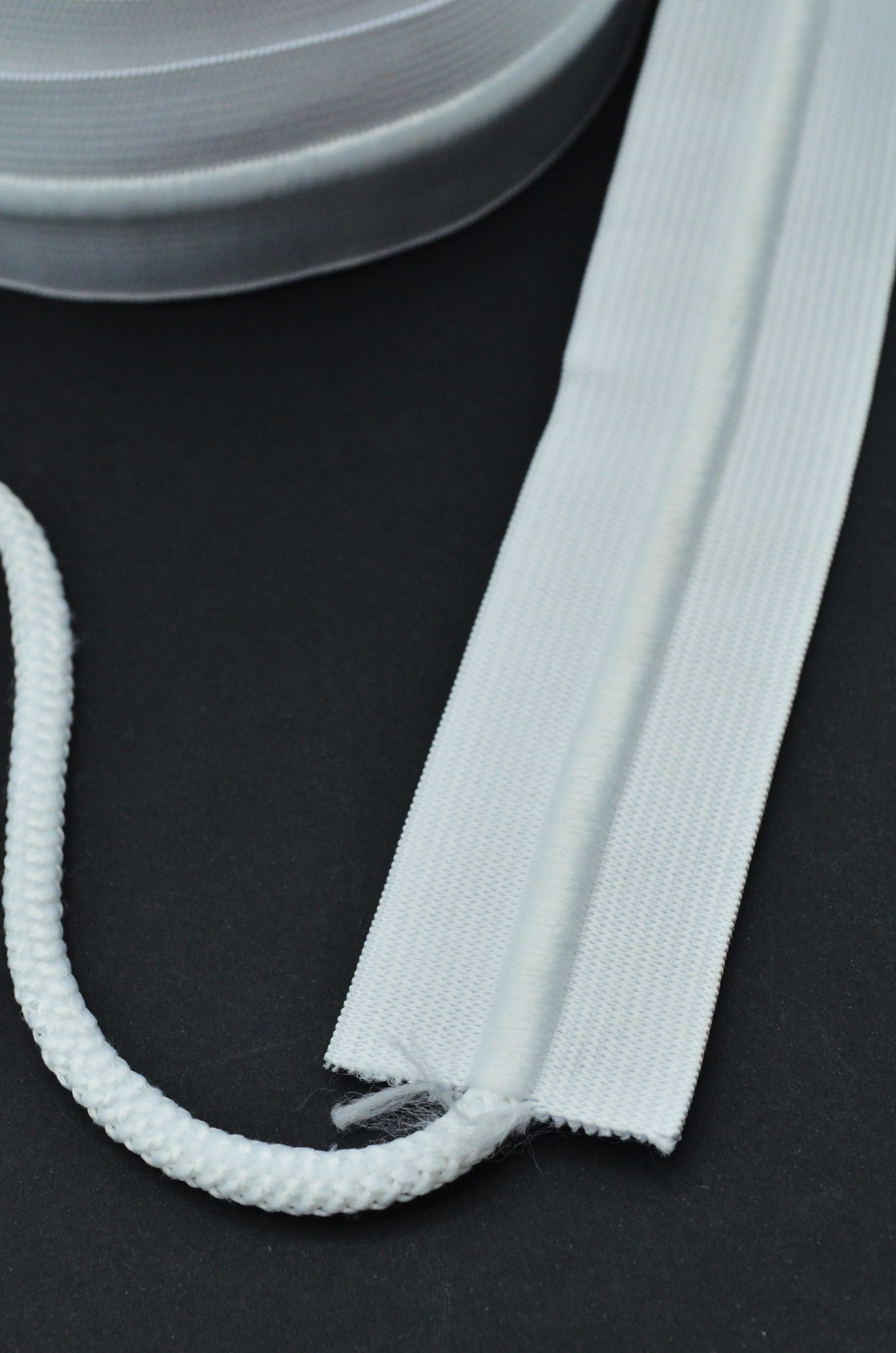 Elastic Alb Cu Snur 3.70cm