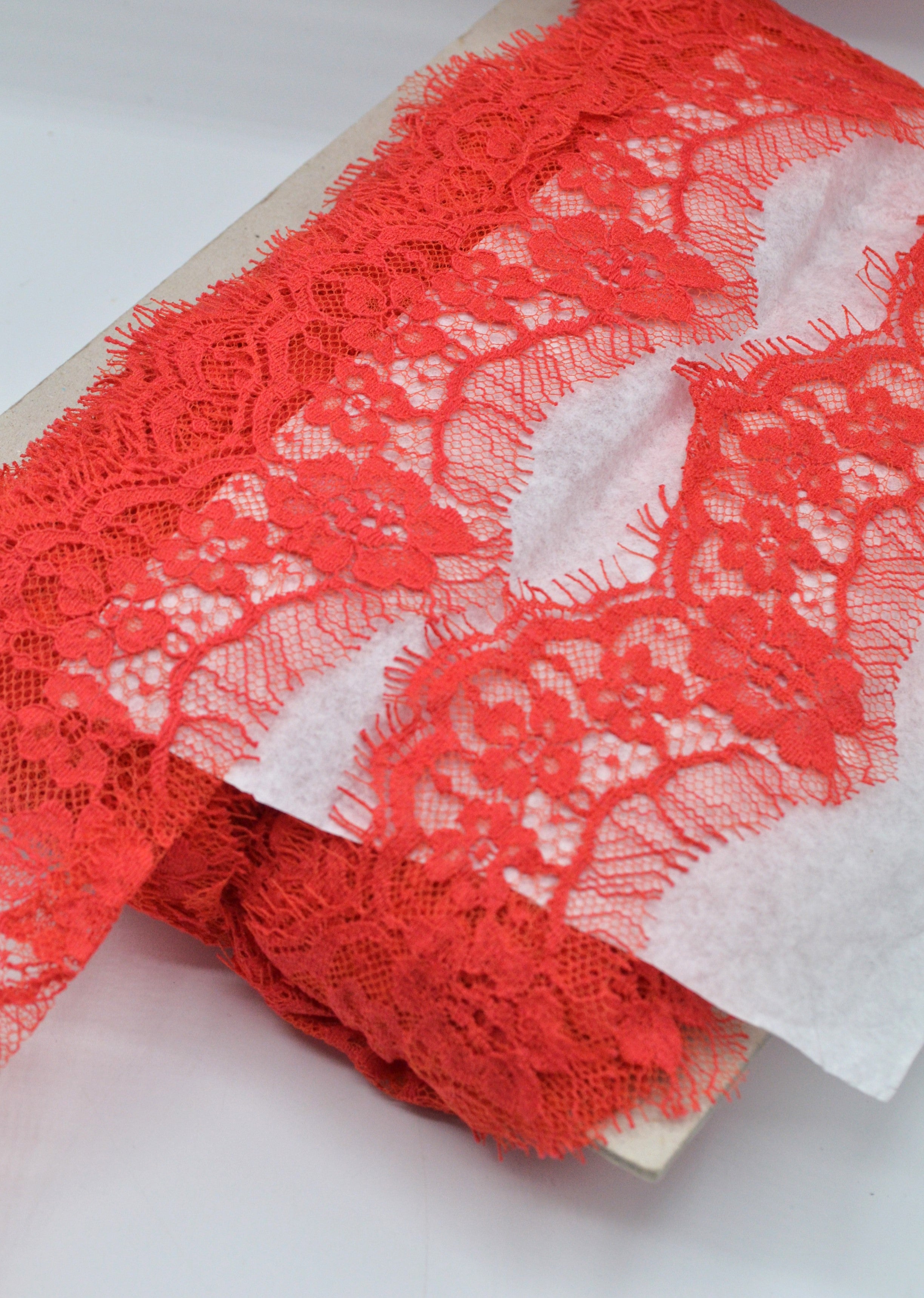 Dantela Chantilly 7cm Roșu -4m/Bucata