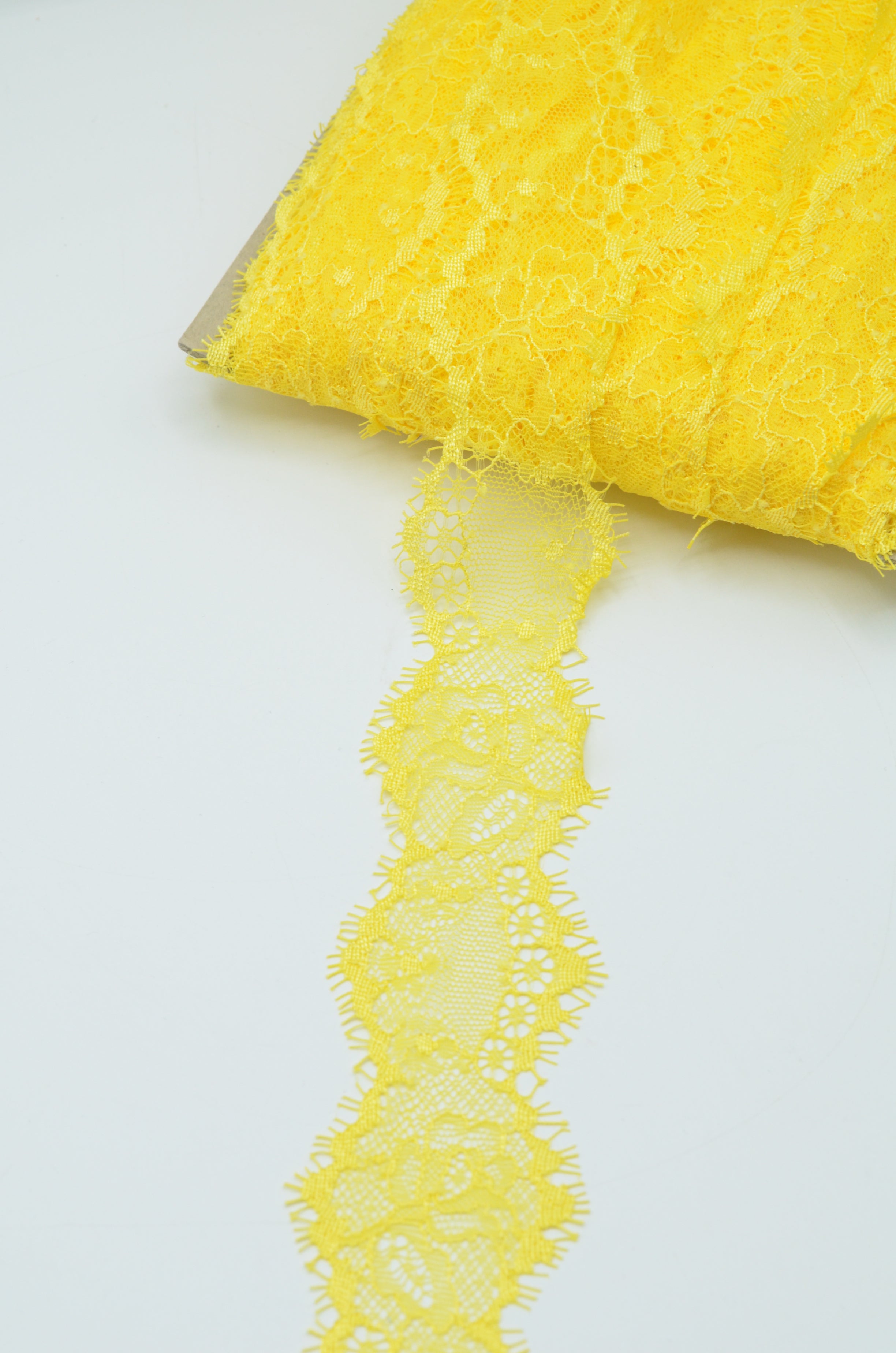 Dantela Chantilly 5cm x 300cm, Galben